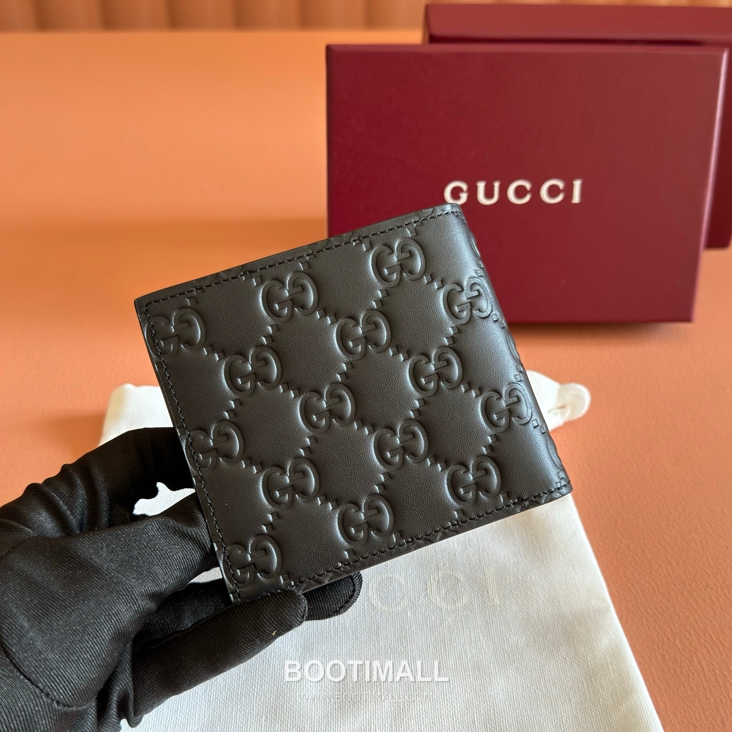 Gucci GG Emblem Wallet Embossed Calfskin Leather 850175 구찌 GG 엠블럼 반지갑 엠보싱 카프스킨 가죽 11cm 2