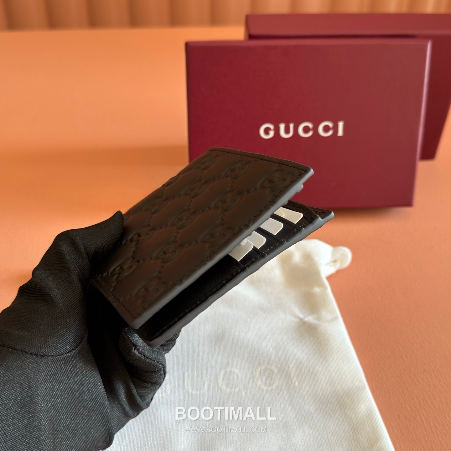 Gucci GG Emblem Wallet Embossed Calfskin Leather 850175 구찌 GG 엠블럼 반지갑 엠보싱 카프스킨 가죽 11cm 4