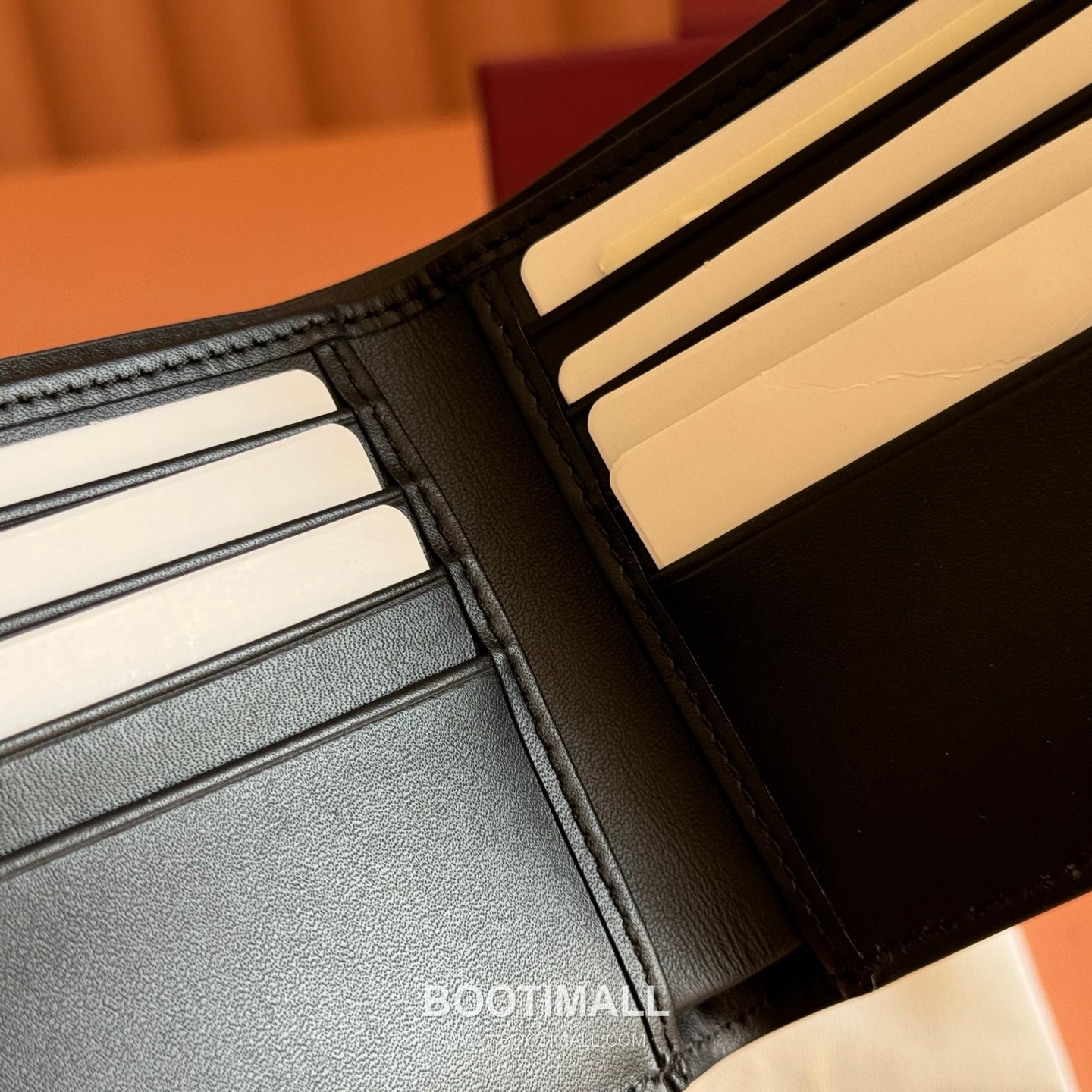 Gucci GG Emblem Wallet Embossed Calfskin Leather 850175 구찌 GG 엠블럼 반지갑 엠보싱 카프스킨 가죽 11cm 8