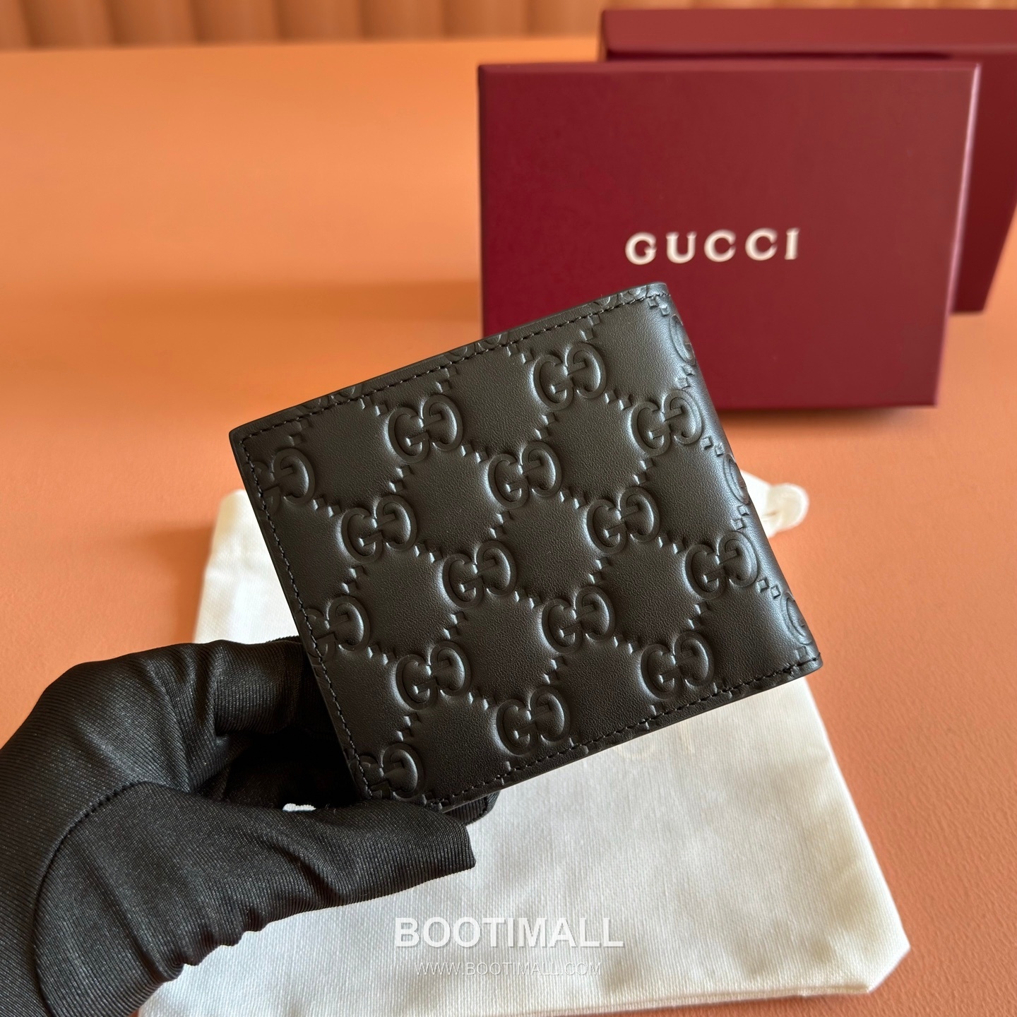 Gucci GG Emblem Wallet Embossed Calfskin Leather 850177 구찌 GG 엠블럼 반지갑 엠보싱 카프스킨 가죽 11cm 2