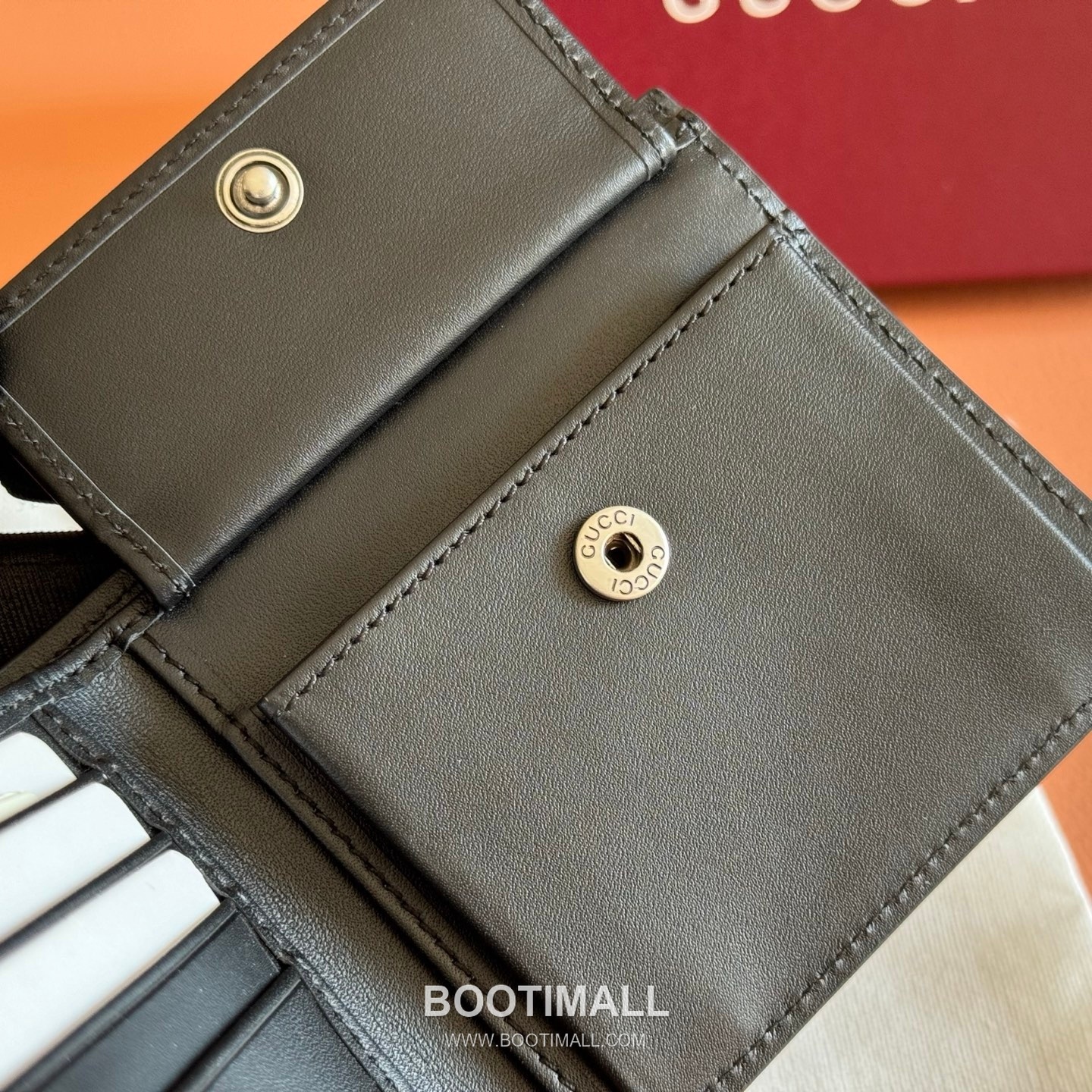 Gucci GG Emblem Wallet Embossed Calfskin Leather 850177 구찌 GG 엠블럼 반지갑 엠보싱 카프스킨 가죽 11cm 8