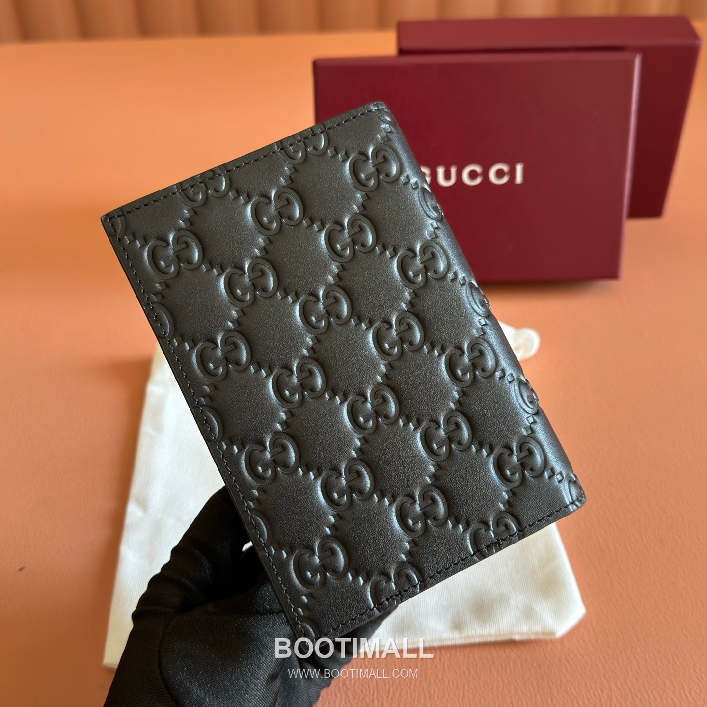 Gucci GG Emblem Passport Holder Embossed Calfskin Leather 850184 구찌 GG 엠블럼 여권지갑 엠보싱 카프스킨 가죽 12cm 2