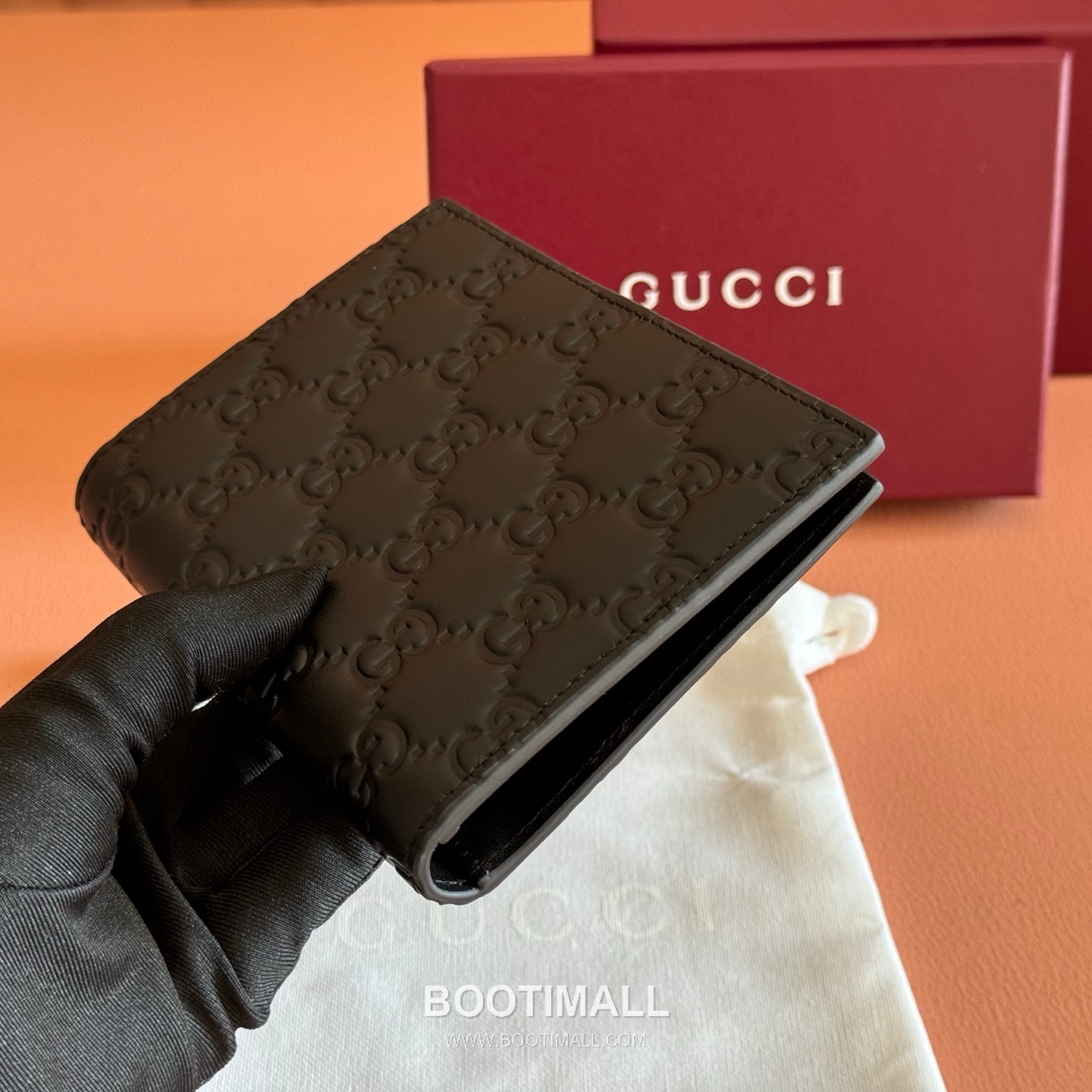 Gucci GG Emblem Passport Holder Embossed Calfskin Leather 850184 구찌 GG 엠블럼 여권지갑 엠보싱 카프스킨 가죽 12cm 3
