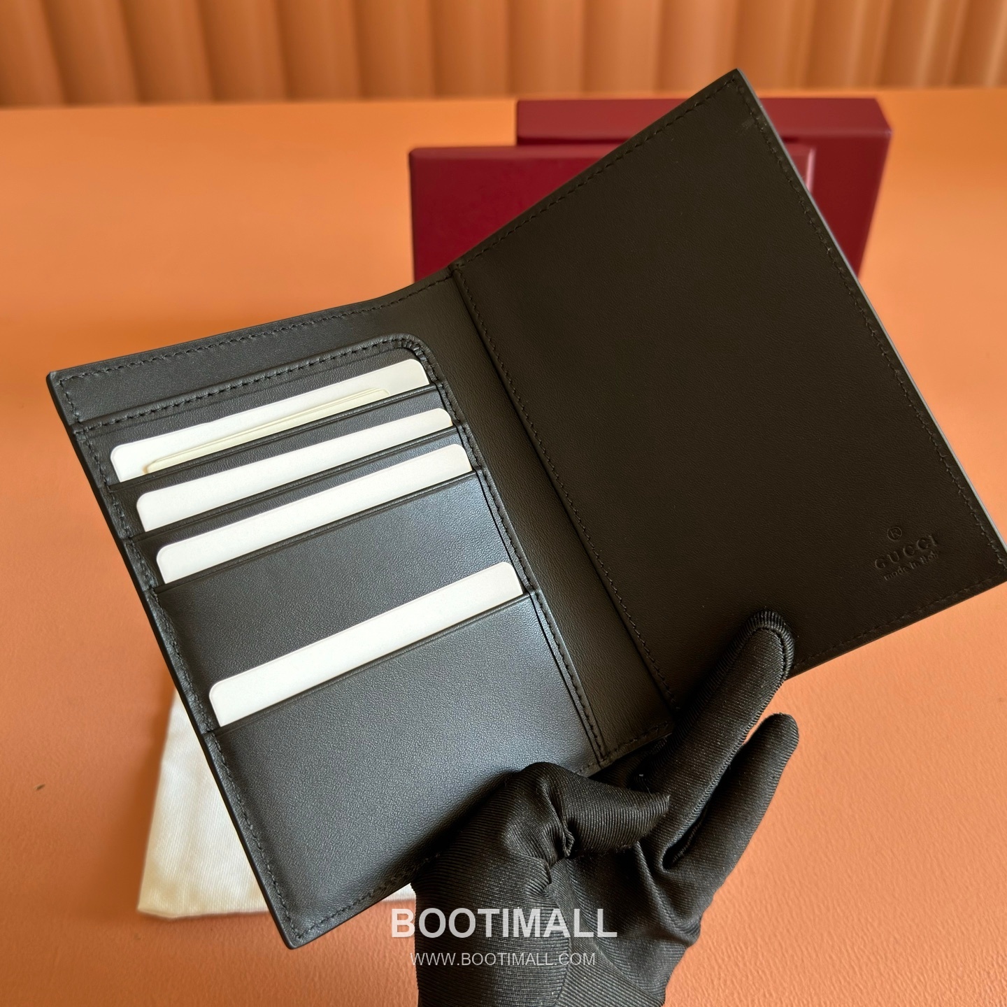 Gucci GG Emblem Passport Holder Embossed Calfskin Leather 850184 구찌 GG 엠블럼 여권지갑 엠보싱 카프스킨 가죽 12cm 5