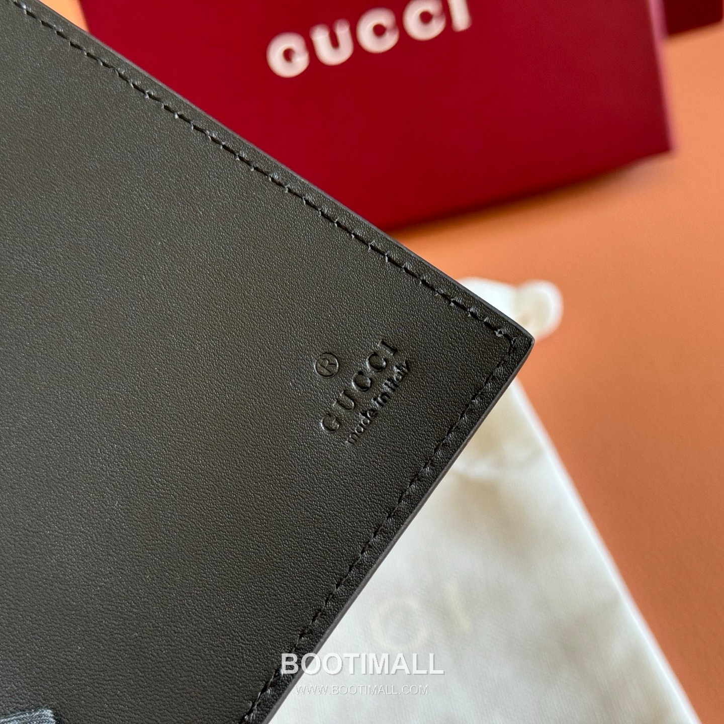 Gucci GG Emblem Passport Holder Embossed Calfskin Leather 850184 구찌 GG 엠블럼 여권지갑 엠보싱 카프스킨 가죽 12cm 6
