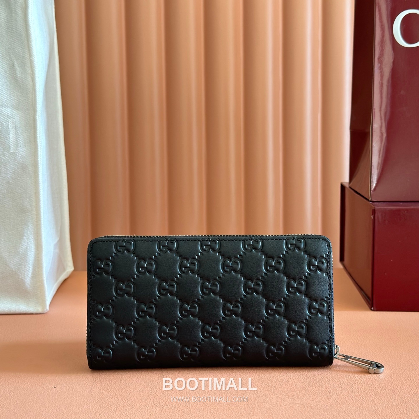 Gucci GG Emblem Zip Around Wallet Embossed Calfskin Leather 860868 구찌 GG 엠블럼 지퍼 장지갑 엠보싱 카프스킨 가죽 19cm 2