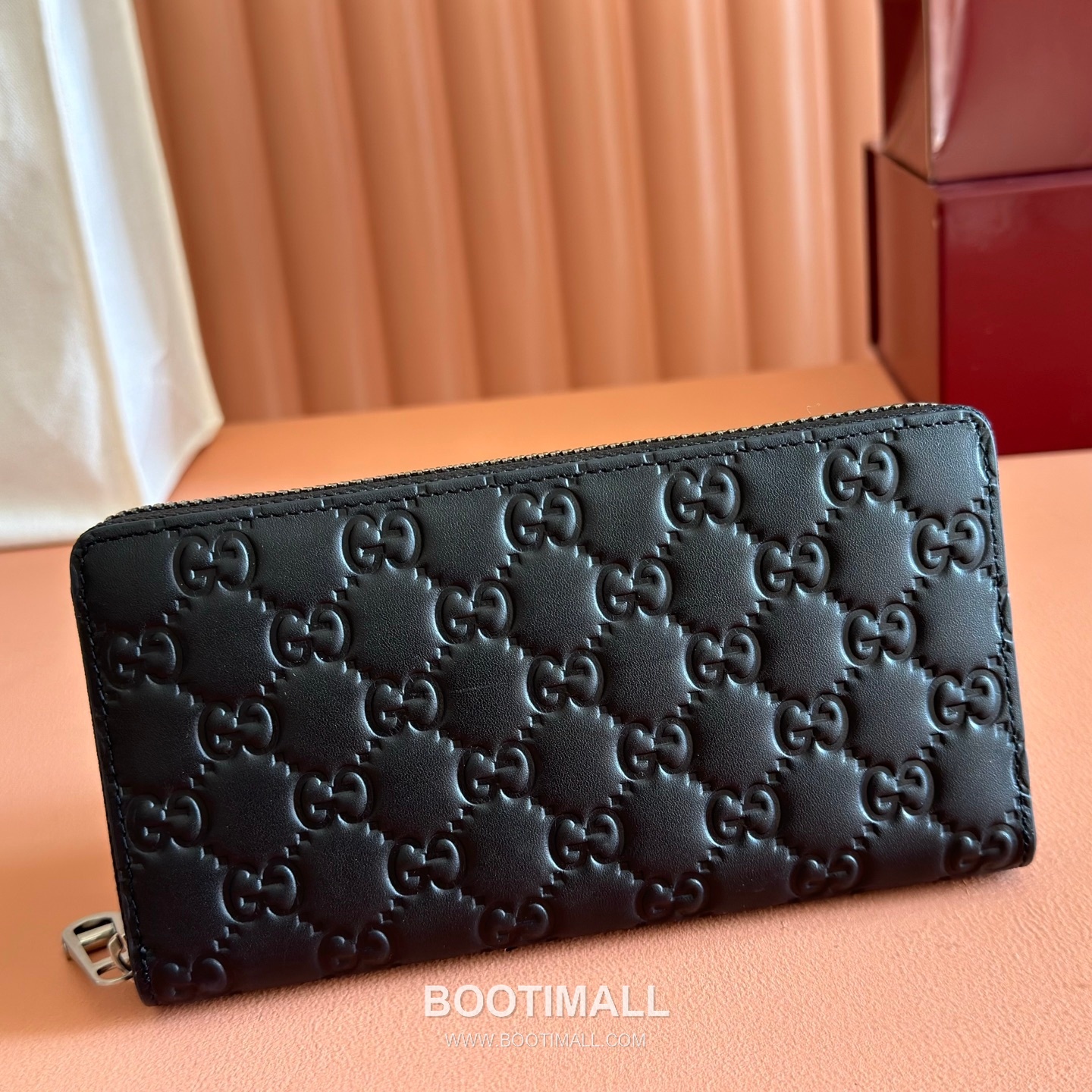 Gucci GG Emblem Zip Around Wallet Embossed Calfskin Leather 860868 구찌 GG 엠블럼 지퍼 장지갑 엠보싱 카프스킨 가죽 19cm 6