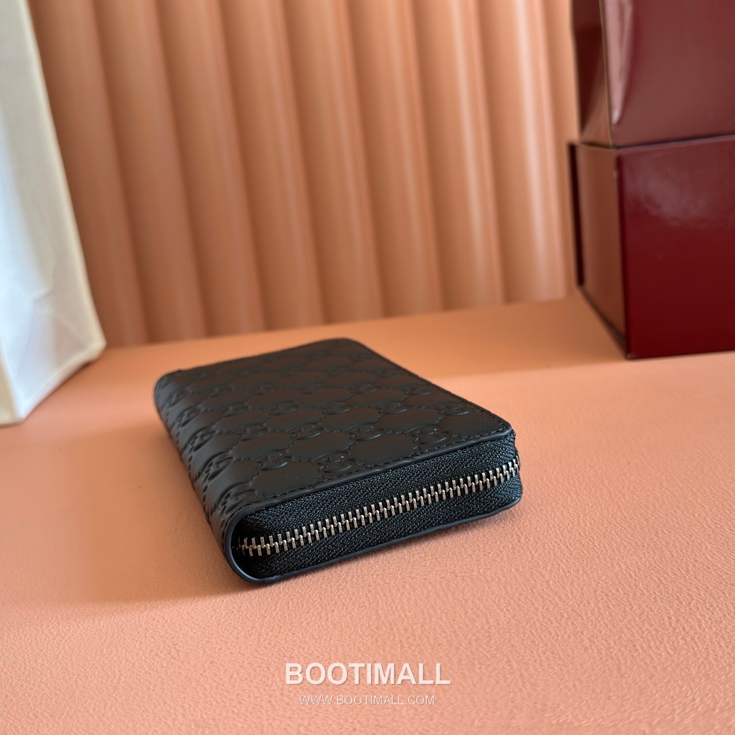 Gucci GG Emblem Zip Around Wallet Embossed Calfskin Leather 860868 구찌 GG 엠블럼 지퍼 장지갑 엠보싱 카프스킨 가죽 19cm 7