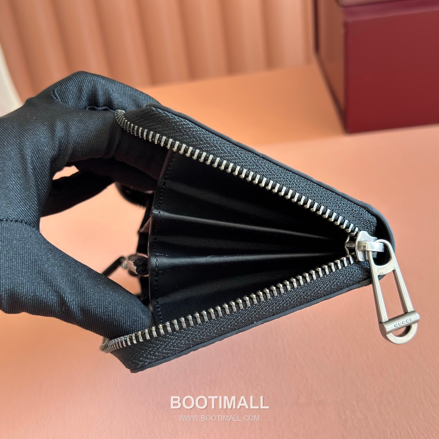 Gucci GG Emblem Zip Around Wallet Embossed Calfskin Leather 860868 구찌 GG 엠블럼 지퍼 장지갑 엠보싱 카프스킨 가죽 19cm 8