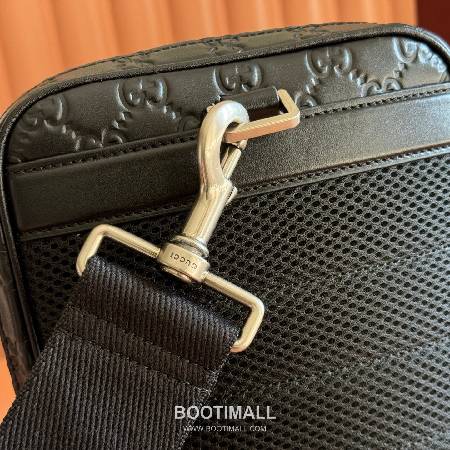 Gucci GG Emblem Crossbody Bag Embossed Smooth Calfskin Leather 862915 구찌 GG 엠블럼 크로스백 엠보싱 스무스 카프스킨 가죽 28cm 7