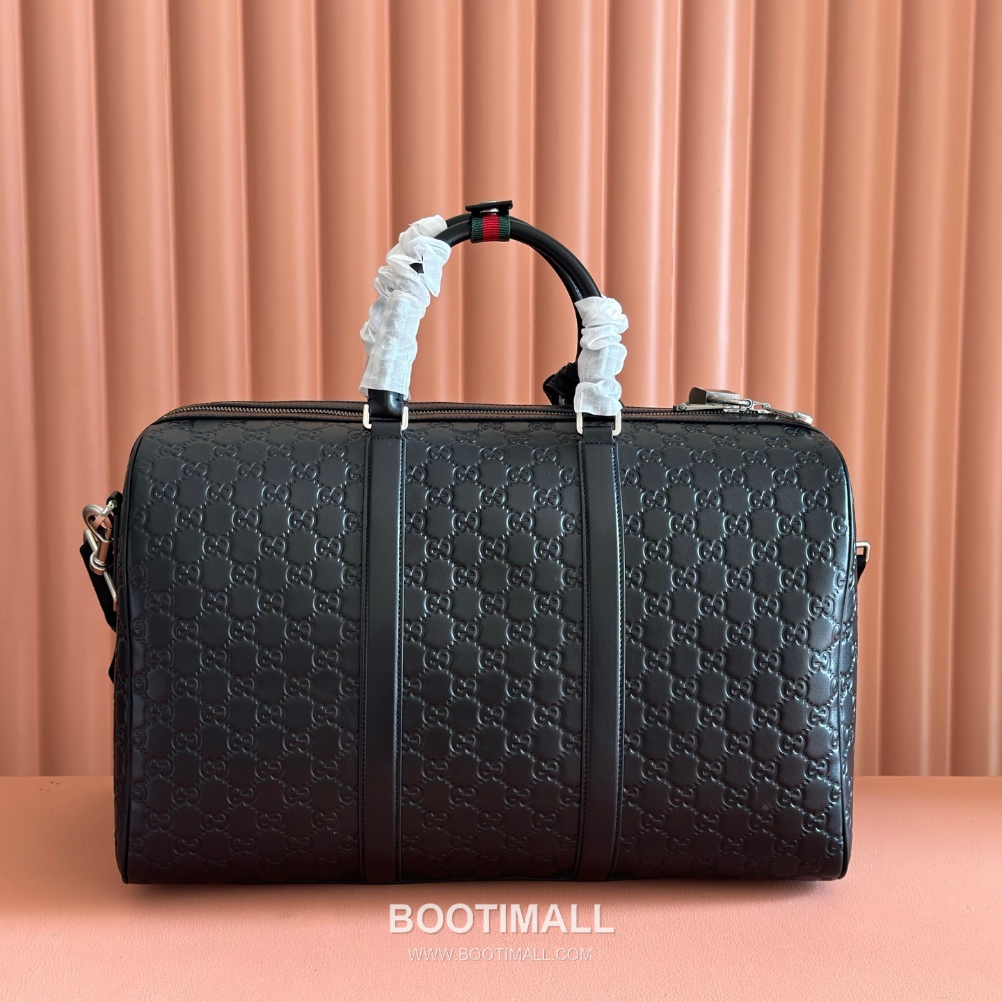 Gucci GG Emblem Travel Bag Embossed Smooth Calfskin Leather 850220 구찌 GG 엠블럼 트래블백 엠보싱 스무스 카프스킨 가죽 45cm 2