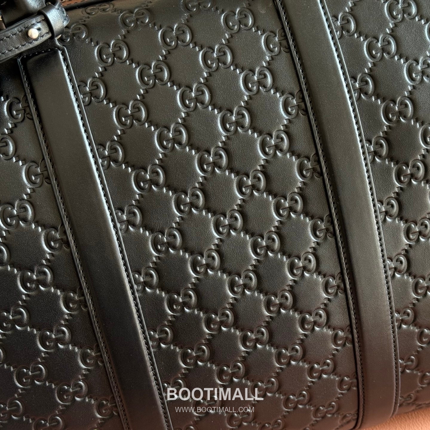 Gucci GG Emblem Travel Bag Embossed Smooth Calfskin Leather 850220 구찌 GG 엠블럼 트래블백 엠보싱 스무스 카프스킨 가죽 45cm 5