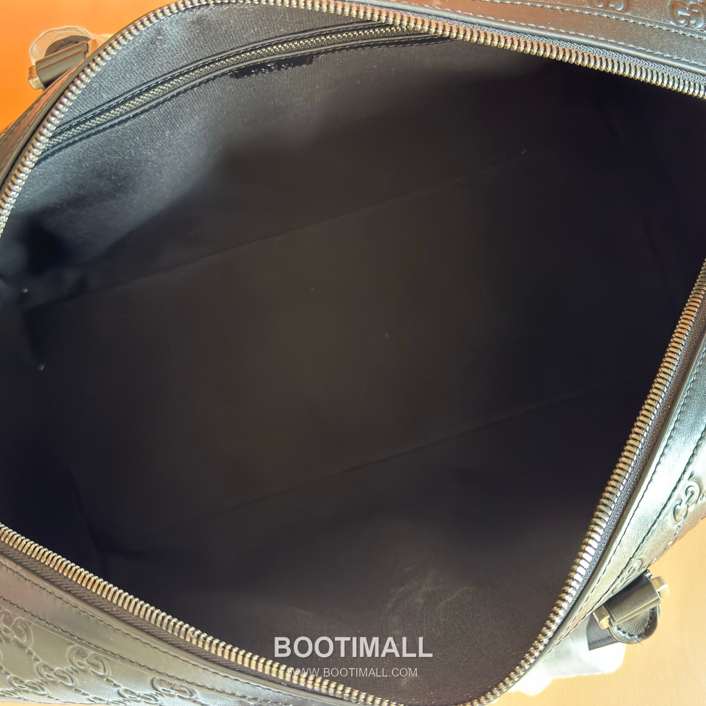 Gucci GG Emblem Travel Bag Embossed Smooth Calfskin Leather 850220 구찌 GG 엠블럼 트래블백 엠보싱 스무스 카프스킨 가죽 45cm 9