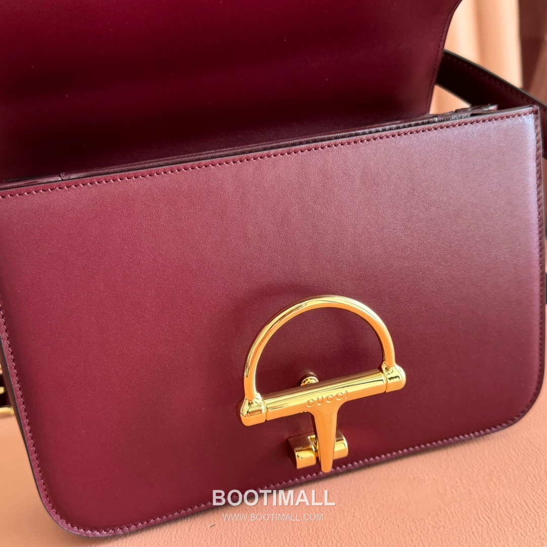 Gucci Siena Small Horsebit 846705 Smooth Leather Black Shoulder Bag 구찌 시에나 스몰 홀스빗 846705 스무스 레더 블랙 숄더백 22.5cm 15