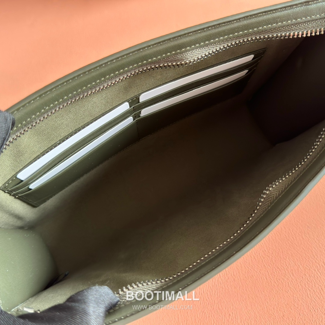 Gucci GG Supreme Clutch Bag Wristlet Canvas Leather Trim 768255 구찌 GG 수프림 클러치백 손목 스트랩 캔버스 가죽 트리밍 26cm 9