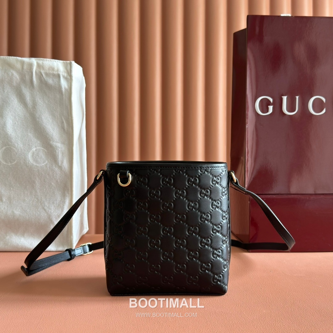 Gucci GG Emblem Mini Bucket Bag GG Supreme Canvas Leather Trim 847090 구찌 GG 엠블럼 미니 버킷백 GG 수프림 캔버스 가죽 트리밍 18cm 1