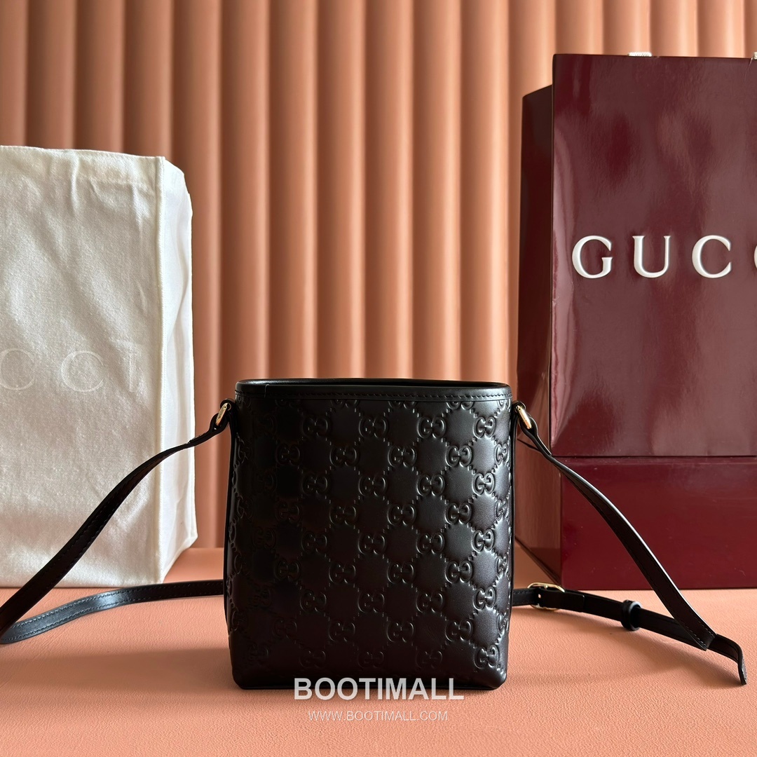 Gucci GG Emblem Mini Bucket Bag GG Supreme Canvas Leather Trim 847090 구찌 GG 엠블럼 미니 버킷백 GG 수프림 캔버스 가죽 트리밍 18cm 2