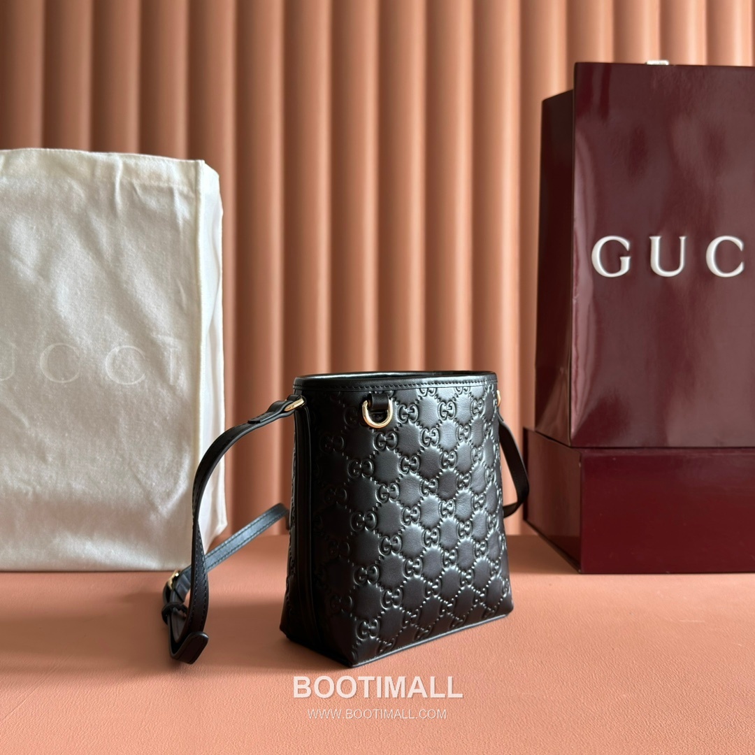 Gucci GG Emblem Mini Bucket Bag GG Supreme Canvas Leather Trim 847090 구찌 GG 엠블럼 미니 버킷백 GG 수프림 캔버스 가죽 트리밍 18cm 3