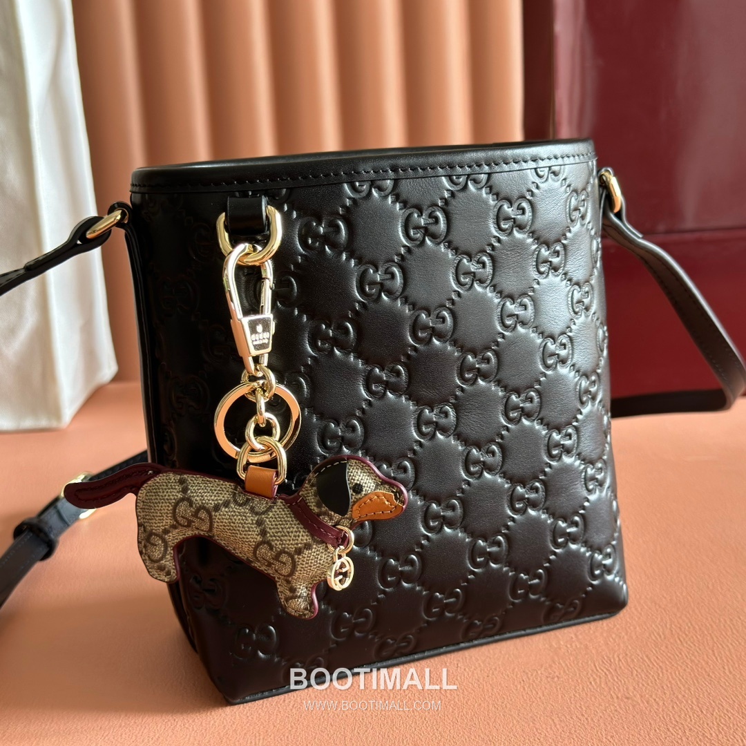 Gucci GG Emblem Mini Bucket Bag GG Supreme Canvas Leather Trim 847090 구찌 GG 엠블럼 미니 버킷백 GG 수프림 캔버스 가죽 트리밍 18cm 7
