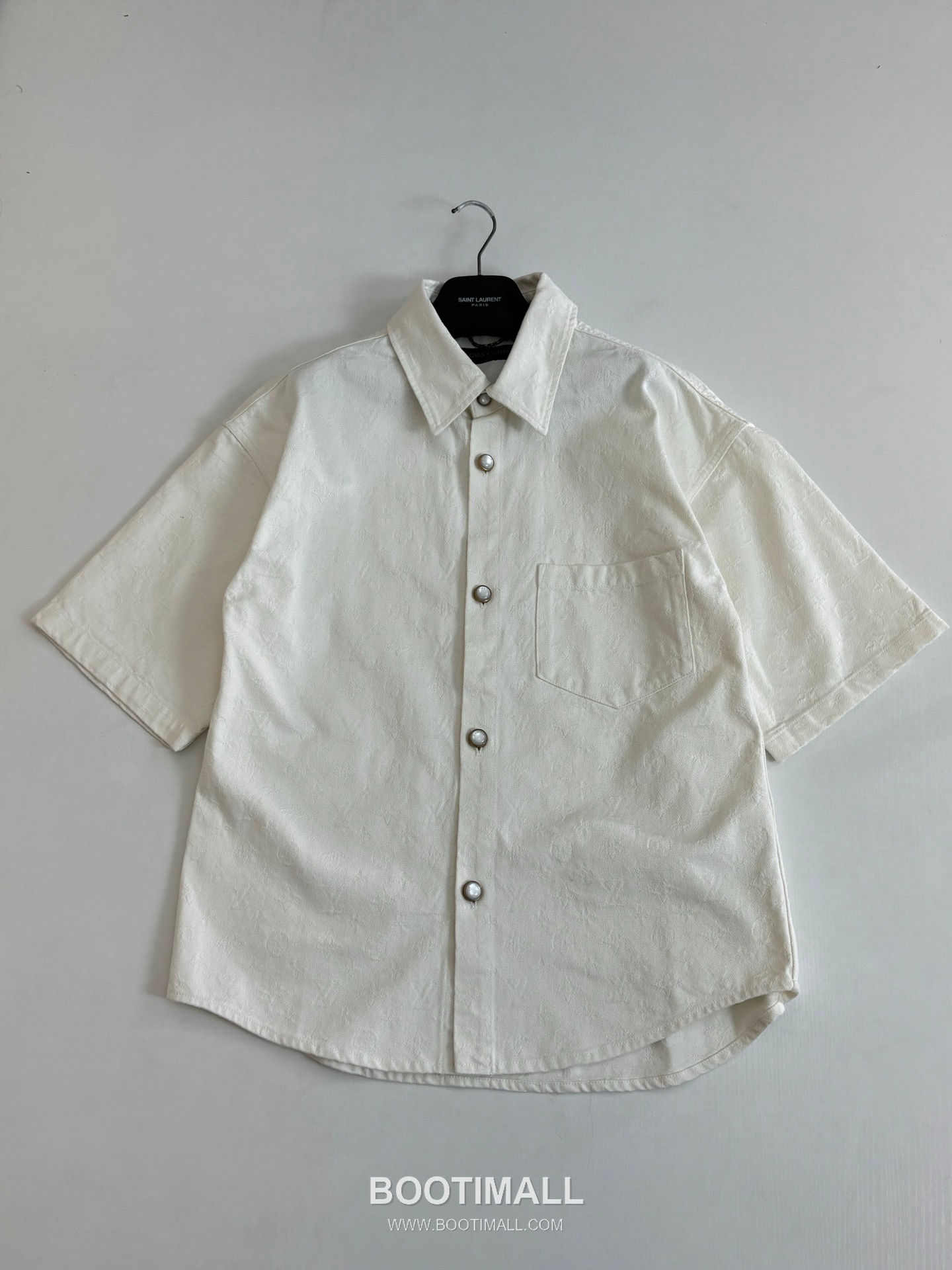 Louis Vuitton SS26 Monogram Jacquard Short Sleeve Denim Shirt 루이비통 SS26 모노그램 자카드 반팔 데님 셔츠 3
