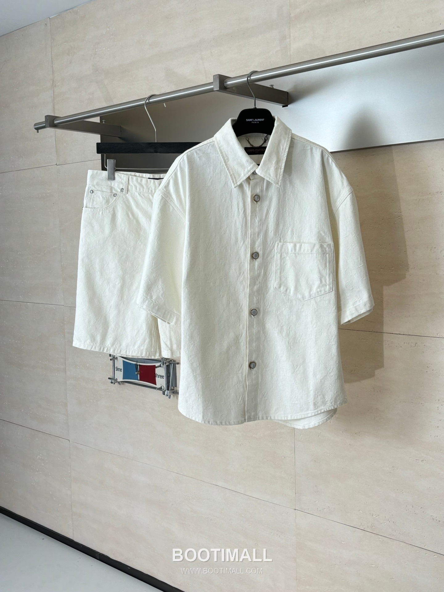 Louis Vuitton SS26 Monogram Jacquard Short Sleeve Denim Shirt 루이비통 SS26 모노그램 자카드 반팔 데님 셔츠 4