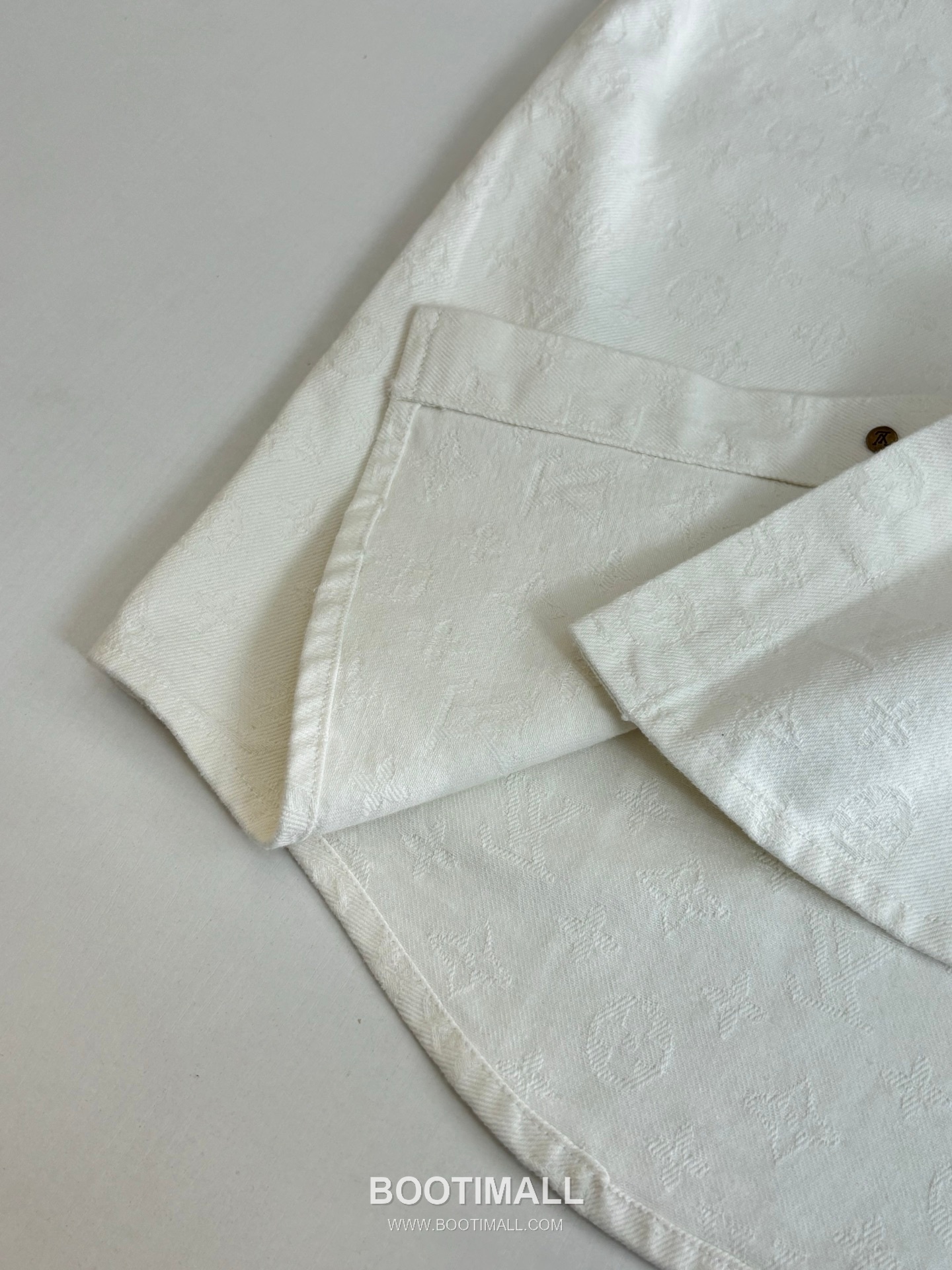 Louis Vuitton SS26 Monogram Jacquard Short Sleeve Denim Shirt 루이비통 SS26 모노그램 자카드 반팔 데님 셔츠 7