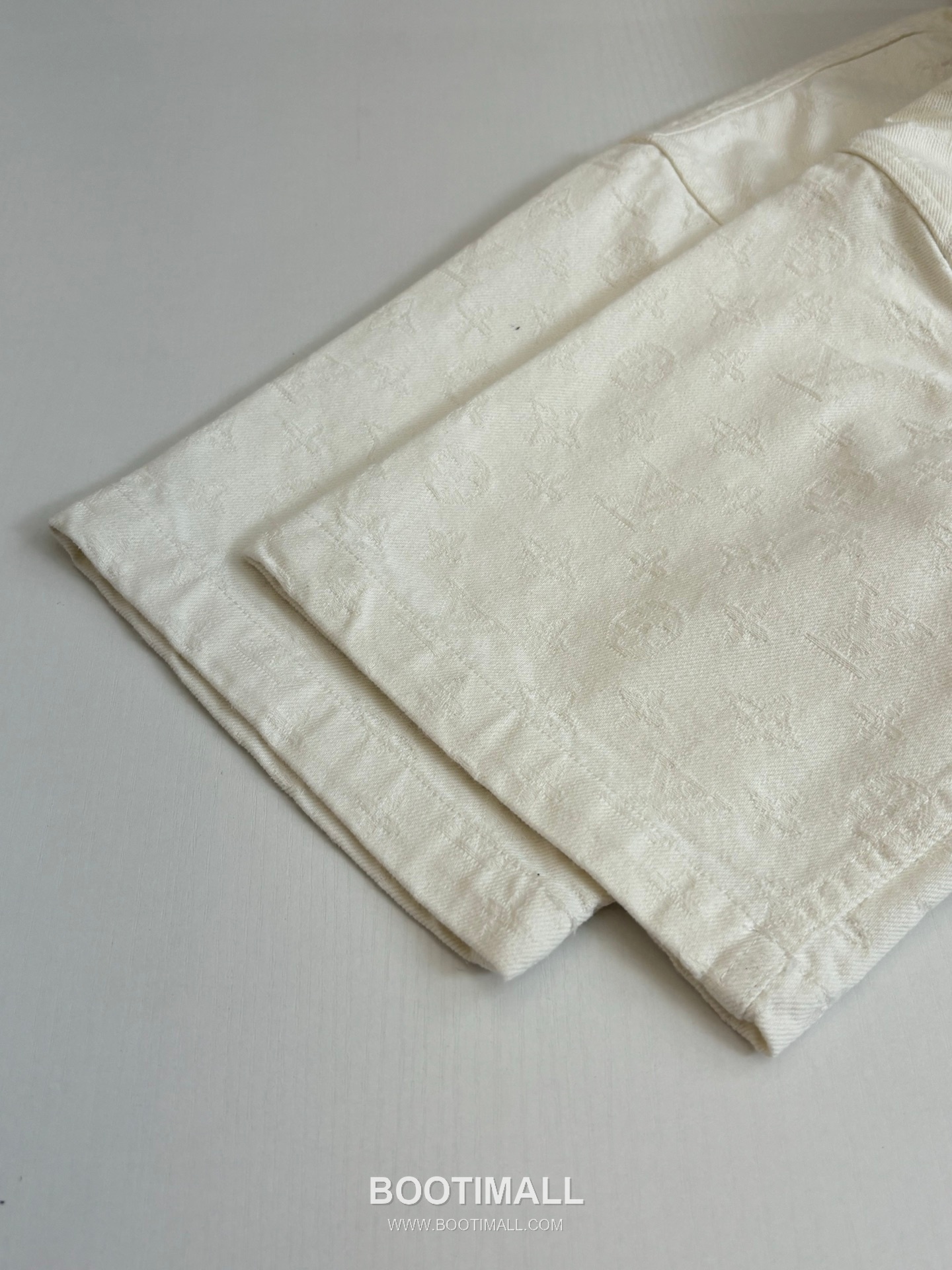 Louis Vuitton SS26 Monogram Jacquard Short Sleeve Denim Shirt 루이비통 SS26 모노그램 자카드 반팔 데님 셔츠 9