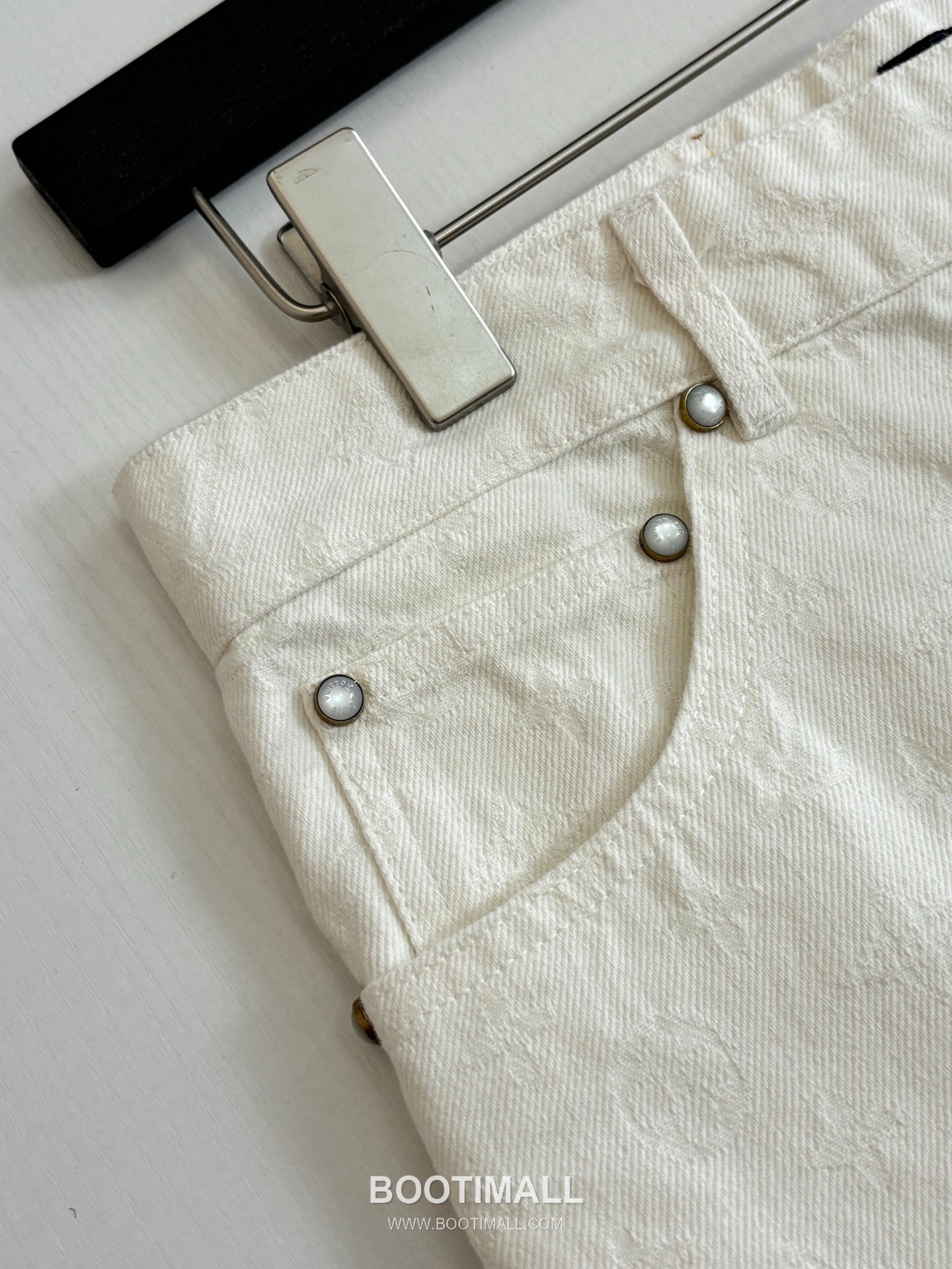 Louis Vuitton SS26 Monogram Jacquard Denim Shorts 루이비통 SS26 모노그램 자카드 데님 쇼츠 5