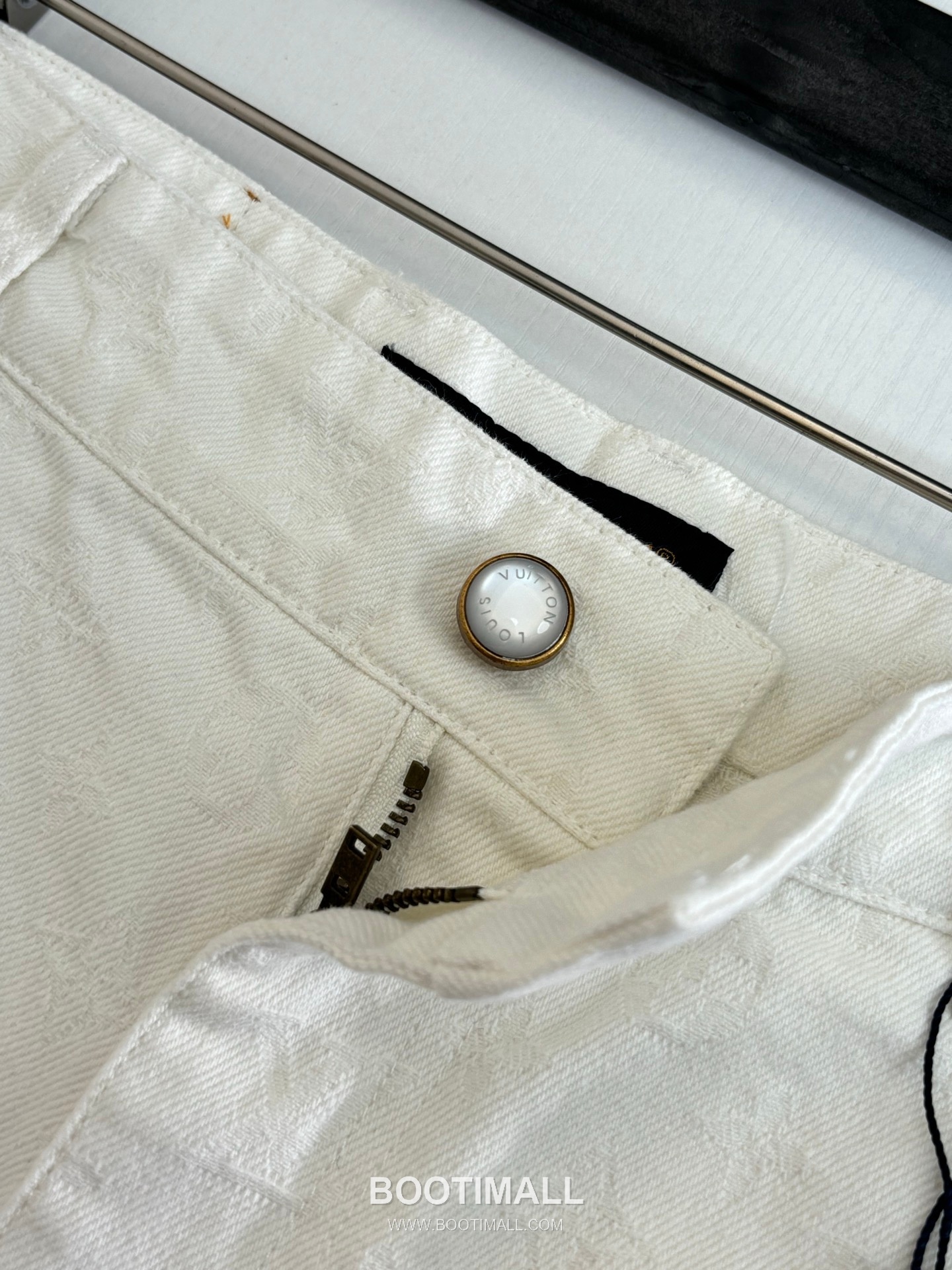 Louis Vuitton SS26 Monogram Jacquard Denim Shorts 루이비통 SS26 모노그램 자카드 데님 쇼츠 6