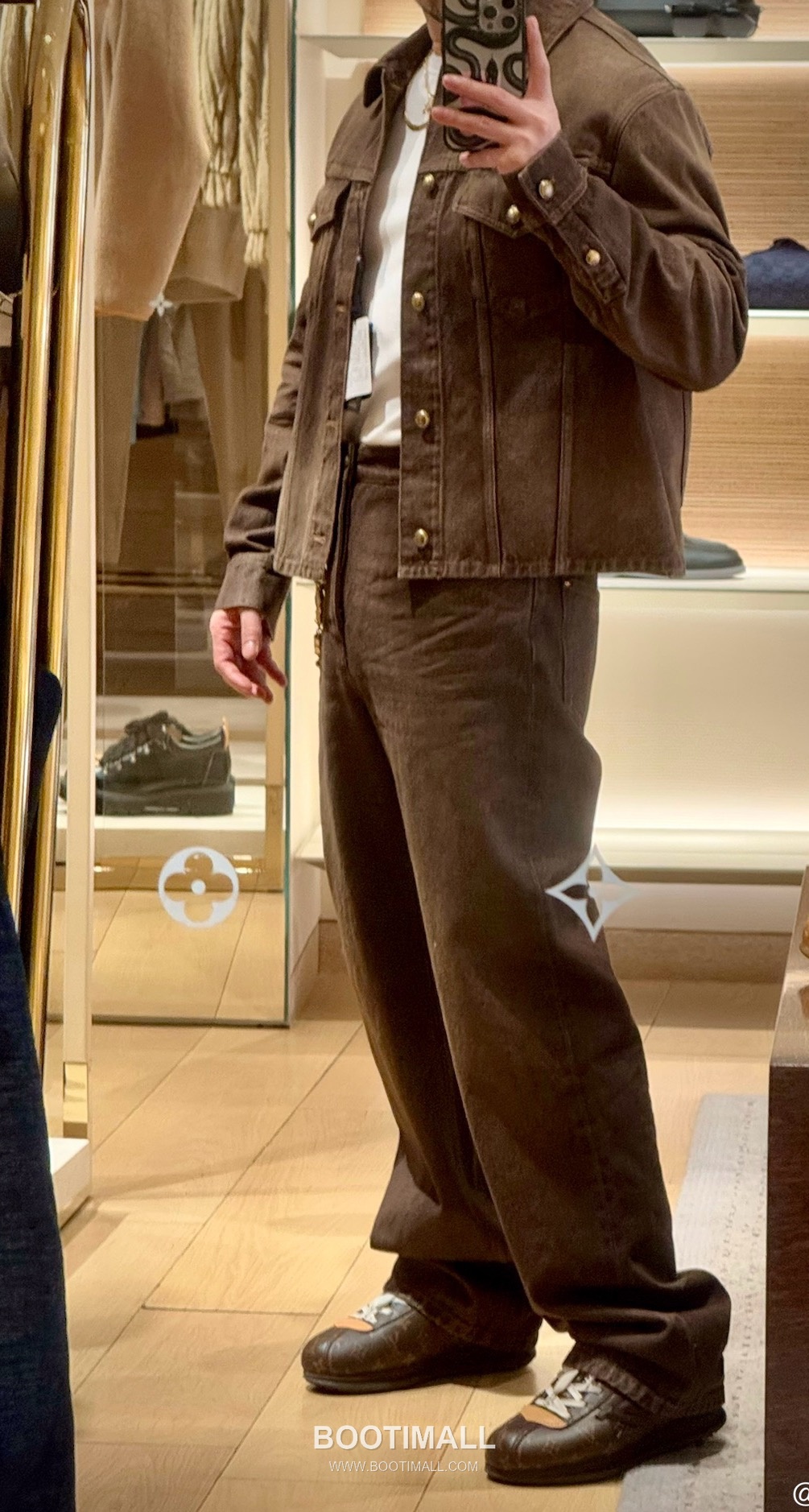 Louis Vuitton SS26 Skate Washed Denim Pants 루이비통 SS26 스케이트 샌드워싱 데님 팬츠 3