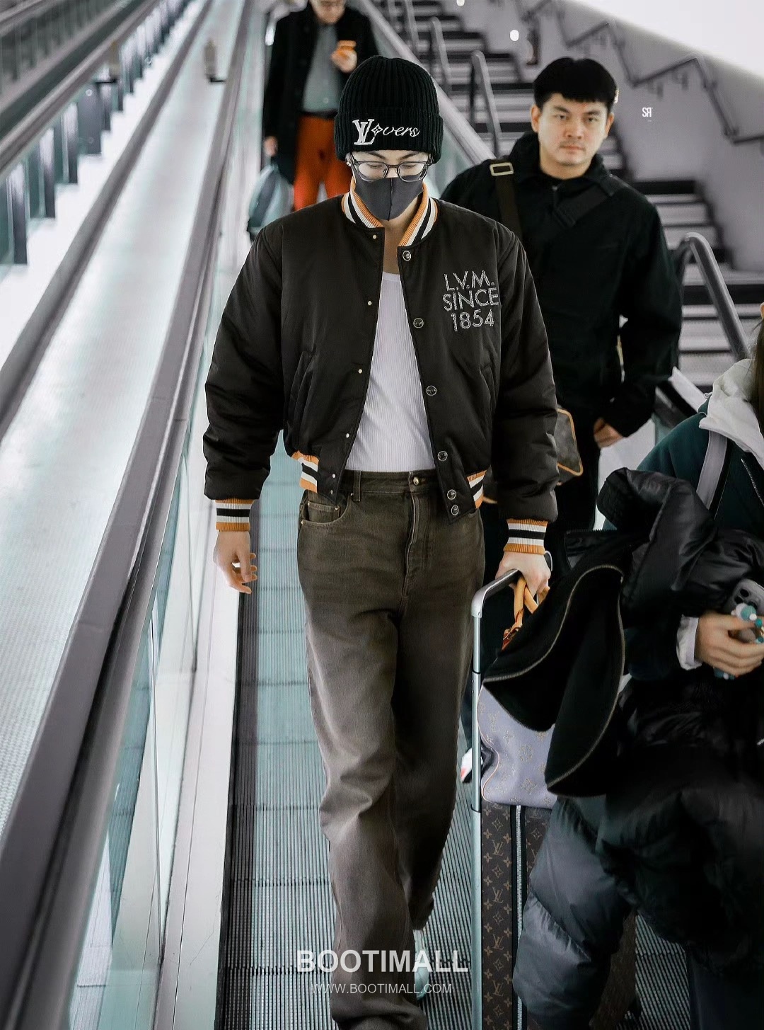 Louis Vuitton SS26 Skate Washed Denim Pants 루이비통 SS26 스케이트 샌드워싱 데님 팬츠 5