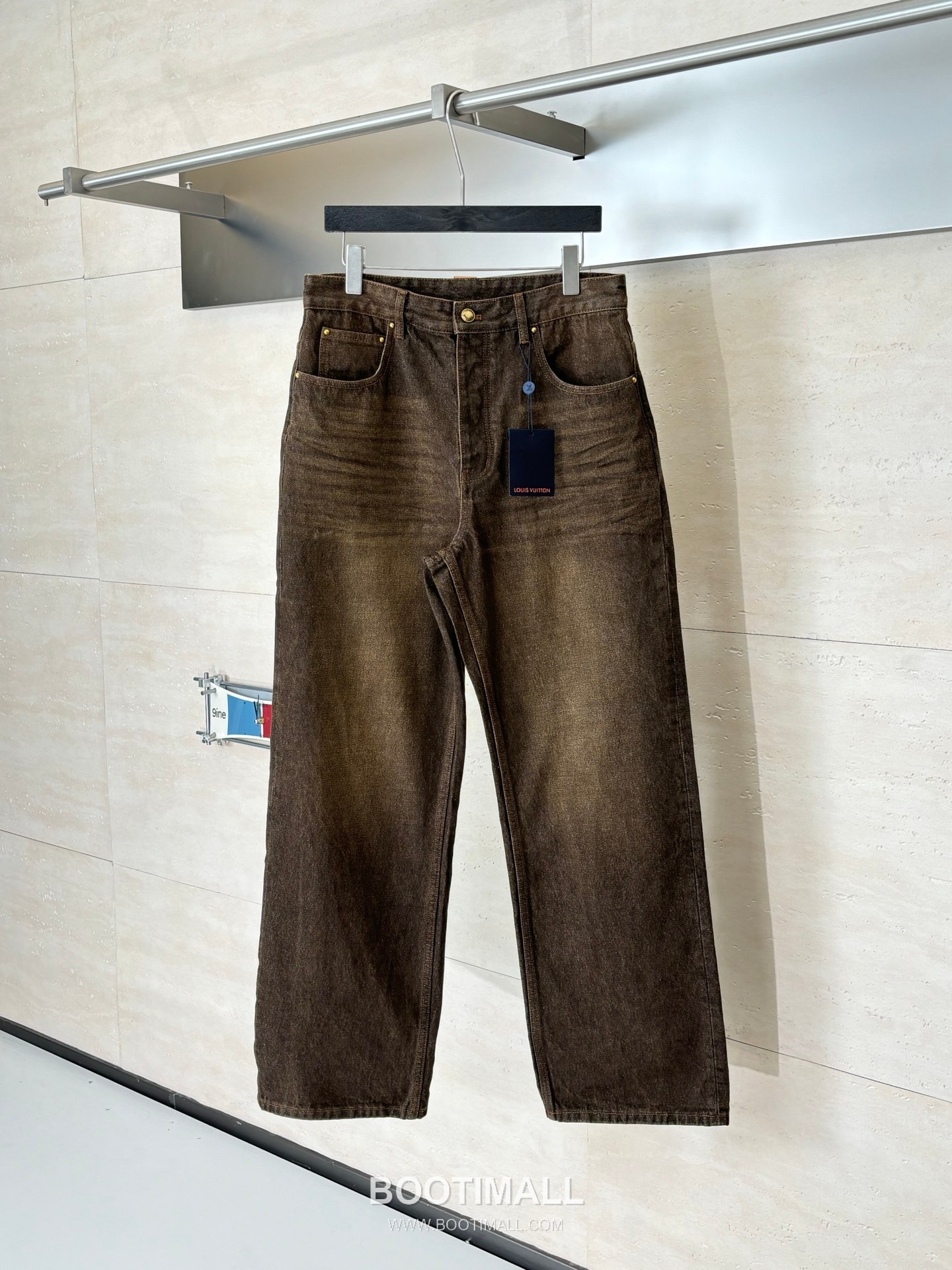 Louis Vuitton SS26 Skate Washed Denim Pants 루이비통 SS26 스케이트 샌드워싱 데님 팬츠 8