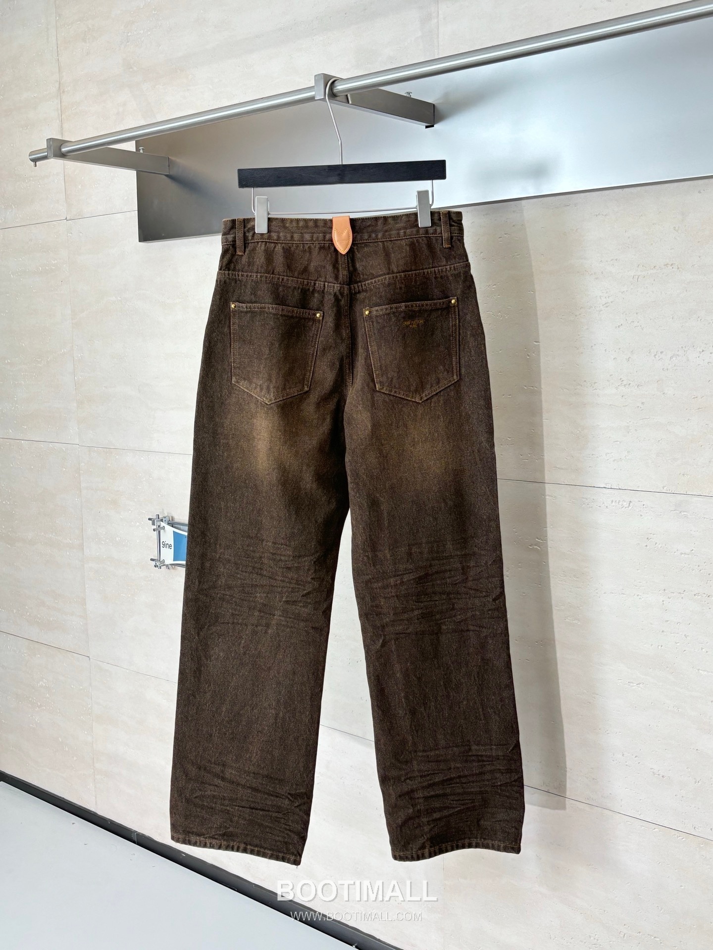 Louis Vuitton SS26 Skate Washed Denim Pants 루이비통 SS26 스케이트 샌드워싱 데님 팬츠 9