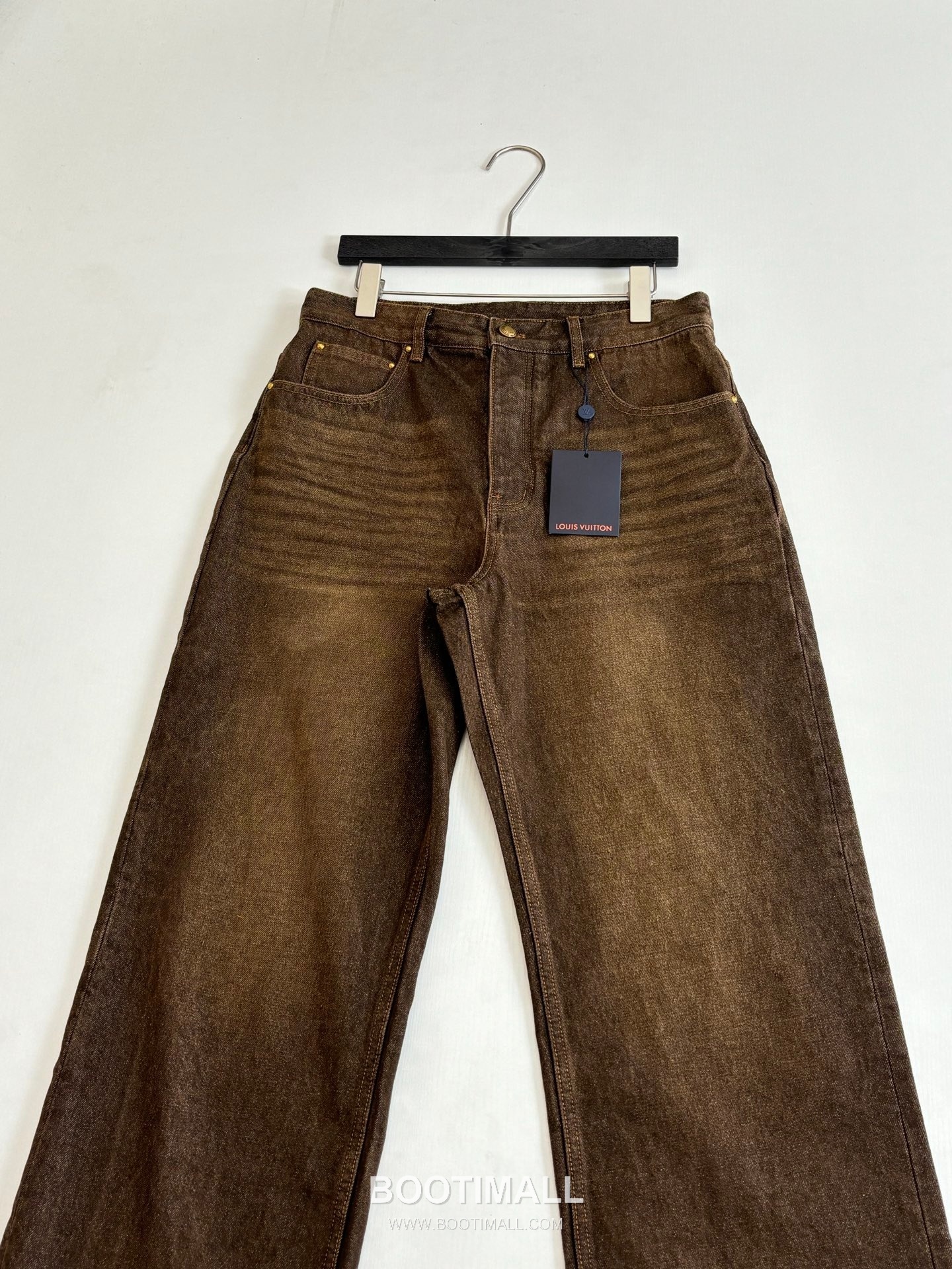 Louis Vuitton SS26 Skate Washed Denim Pants 루이비통 SS26 스케이트 샌드워싱 데님 팬츠 10