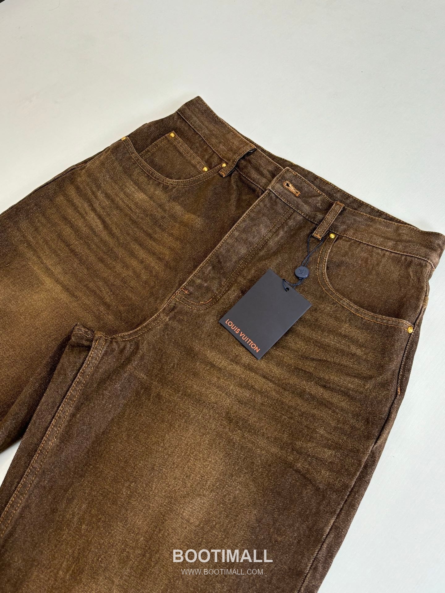 Louis Vuitton SS26 Skate Washed Denim Pants 루이비통 SS26 스케이트 샌드워싱 데님 팬츠 11