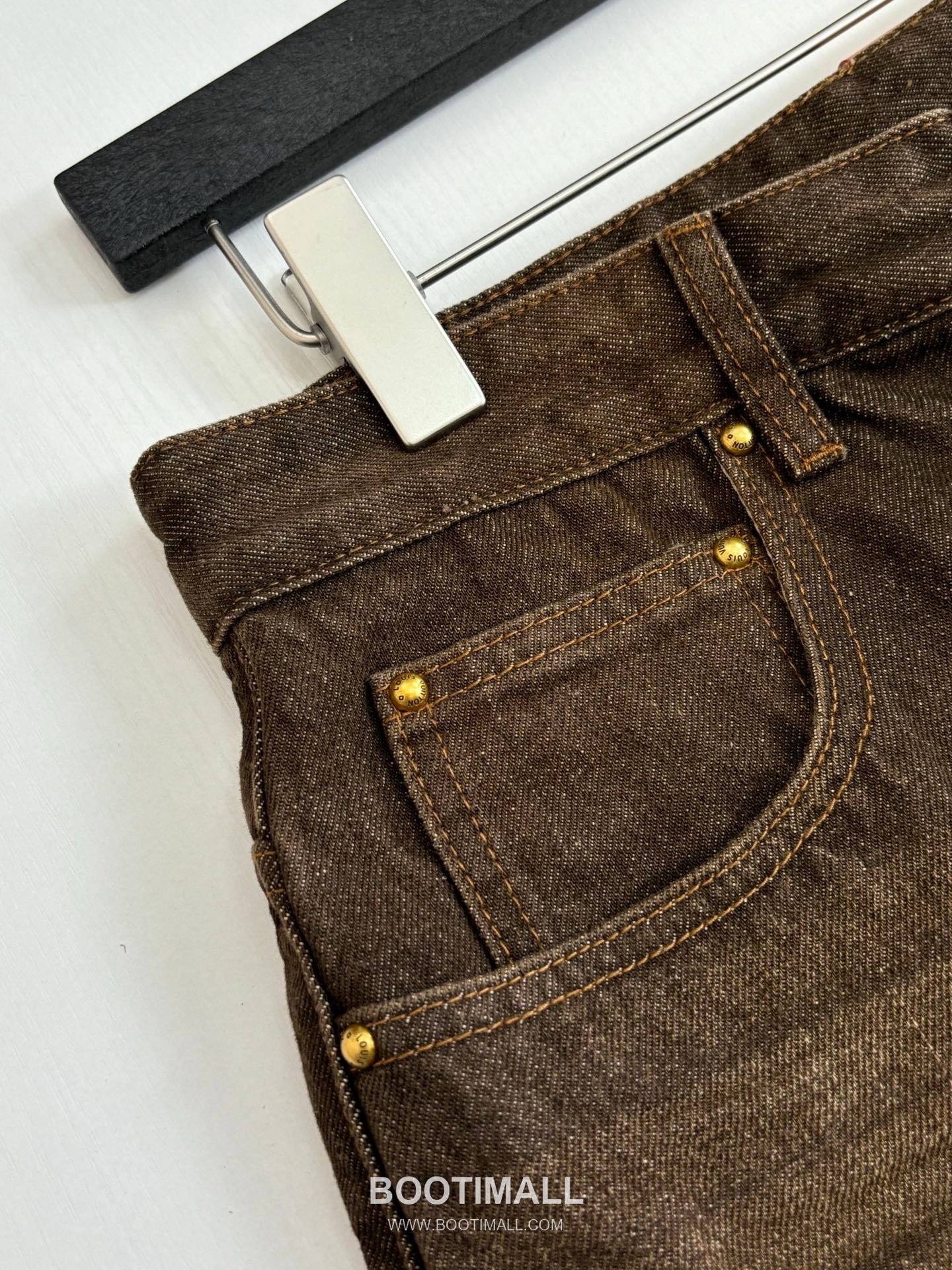 Louis Vuitton SS26 Skate Washed Denim Pants 루이비통 SS26 스케이트 샌드워싱 데님 팬츠 12