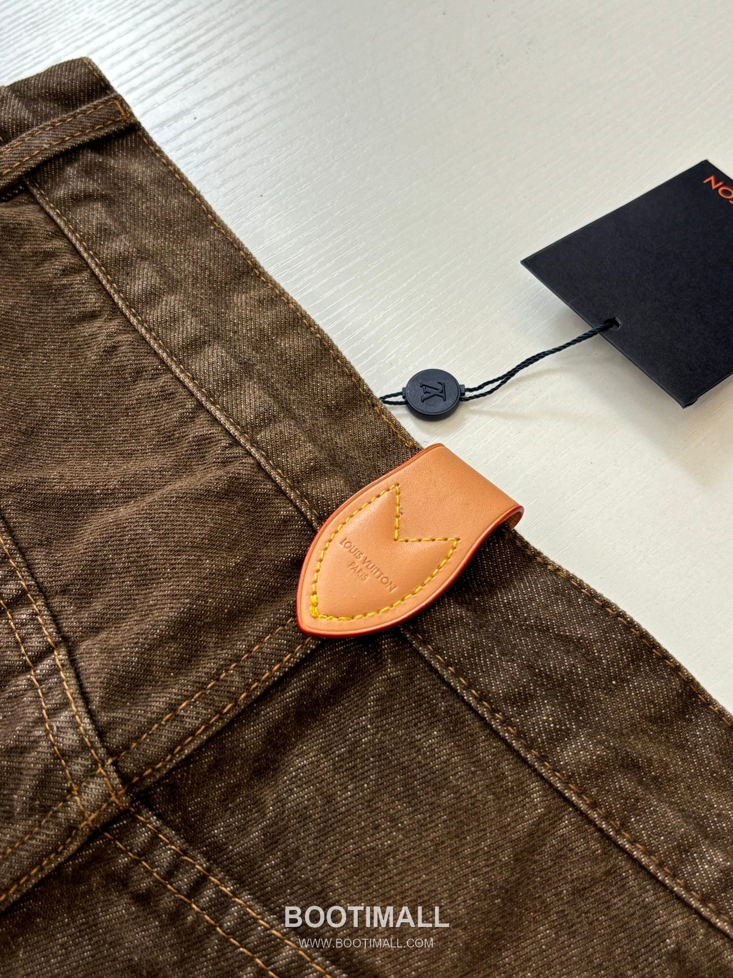 Louis Vuitton SS26 Skate Washed Denim Pants 루이비통 SS26 스케이트 샌드워싱 데님 팬츠 16