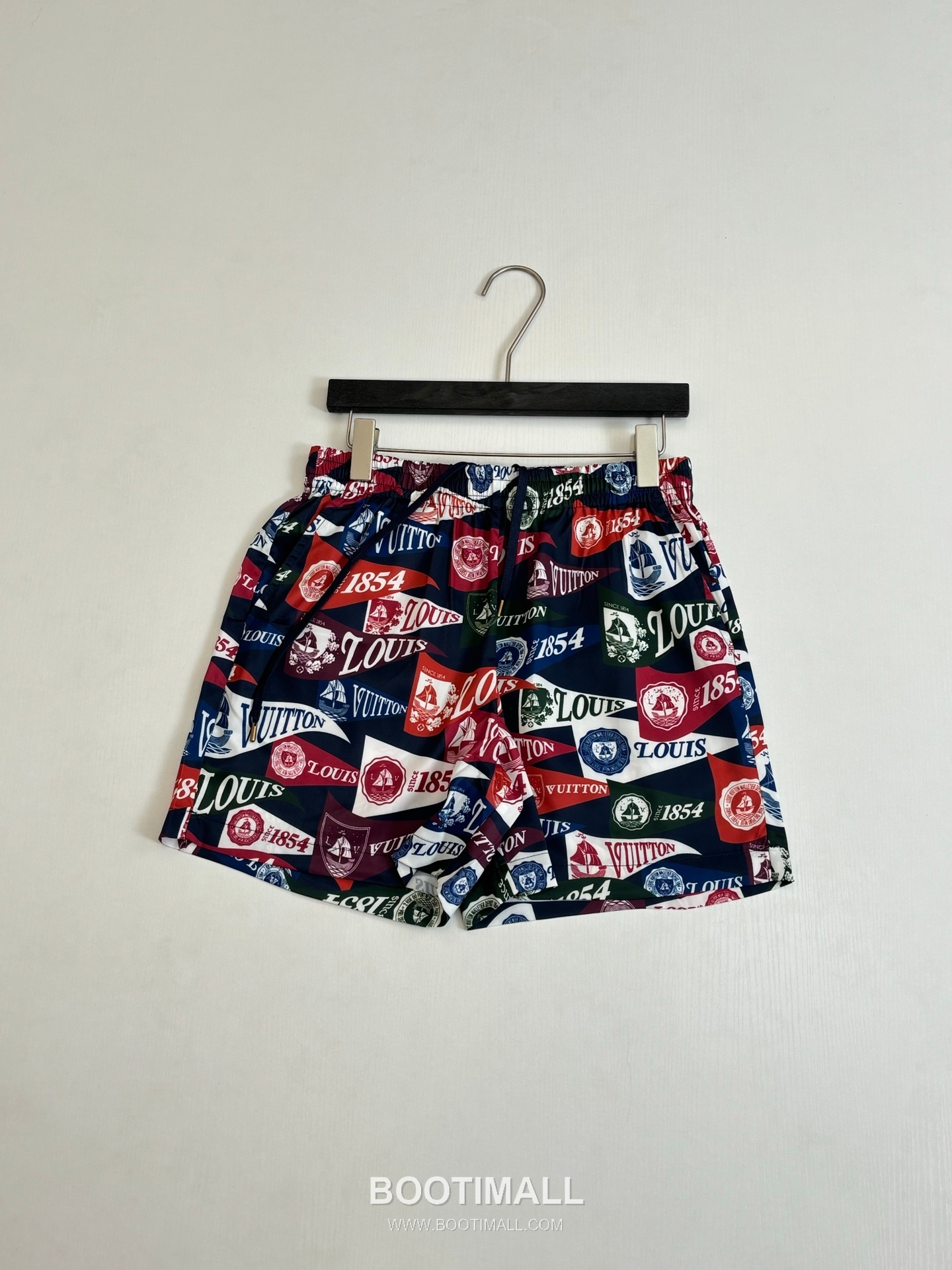 Louis Vuitton SS26 Capsule Monogram Allover Beach Shorts 루이비통 SS26 캡슐 모노그램 올오버 비치 쇼츠 3