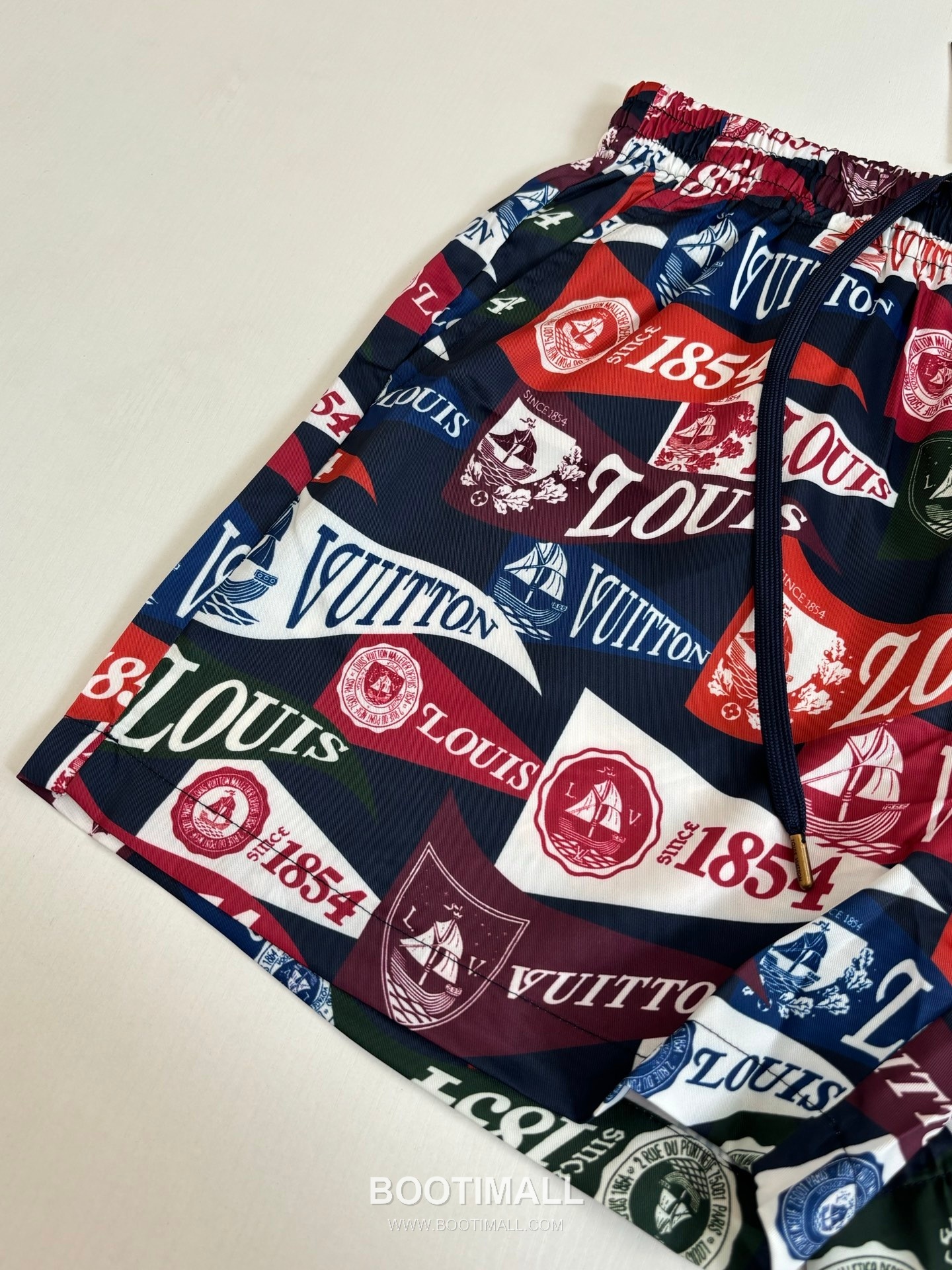 Louis Vuitton SS26 Capsule Monogram Allover Beach Shorts 루이비통 SS26 캡슐 모노그램 올오버 비치 쇼츠 4