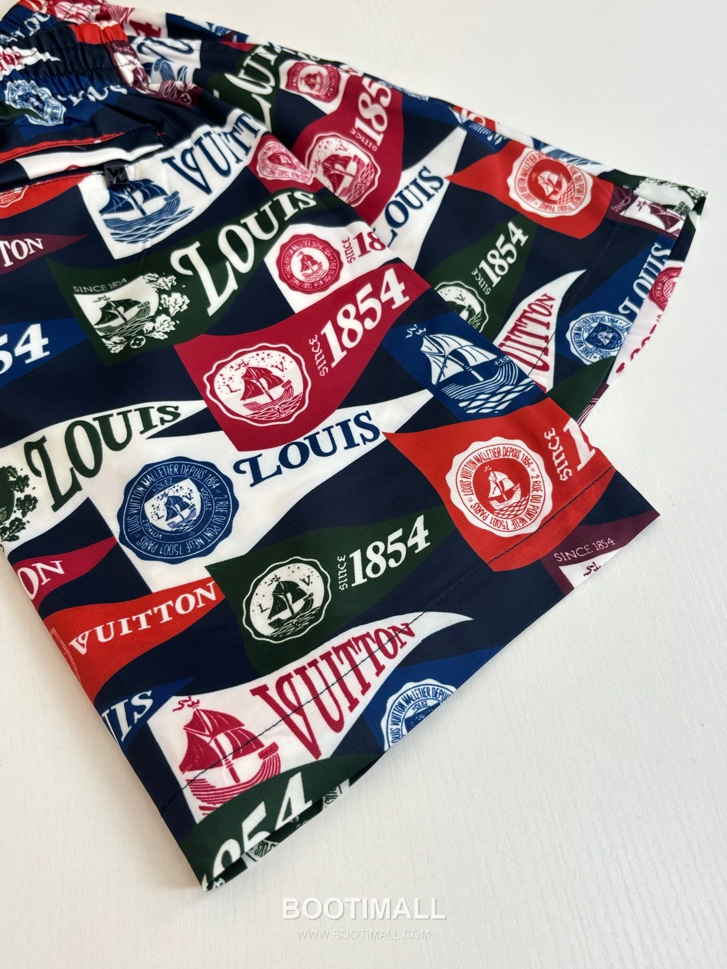 Louis Vuitton SS26 Capsule Monogram Allover Beach Shorts 루이비통 SS26 캡슐 모노그램 올오버 비치 쇼츠 6