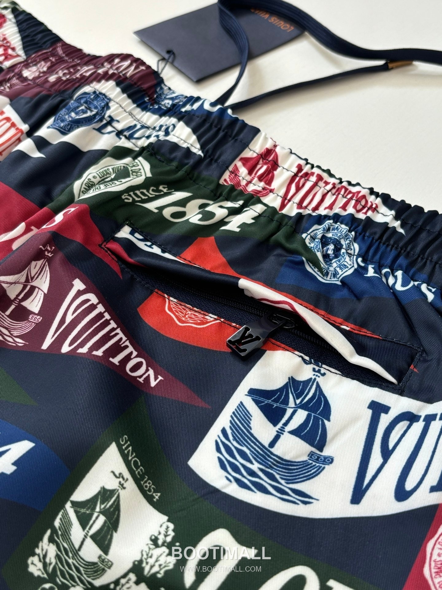 Louis Vuitton SS26 Capsule Monogram Allover Beach Shorts 루이비통 SS26 캡슐 모노그램 올오버 비치 쇼츠 7