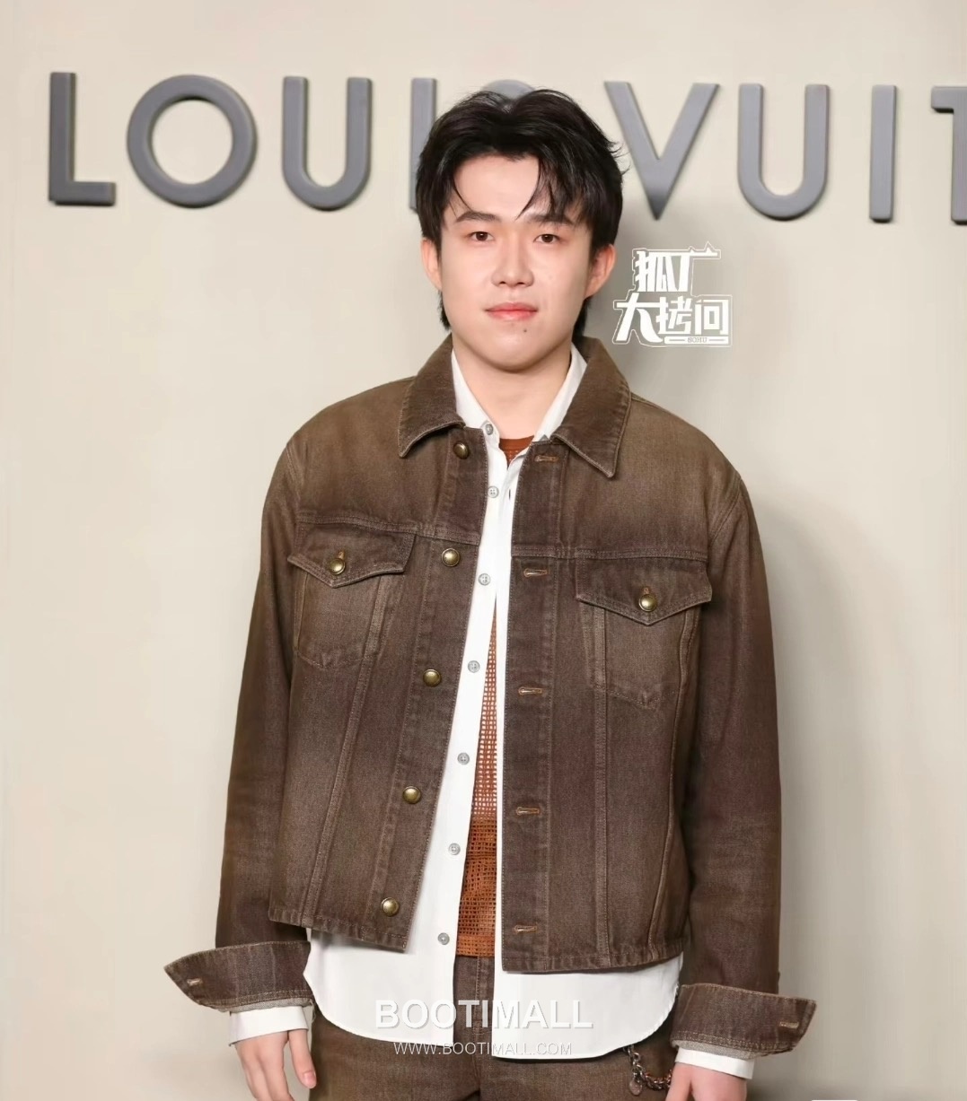 Louis Vuitton SS26 Sandwashed Denim Collared Jacket 루이비통 SS26 샌드워싱 데님 카라 재킷 4