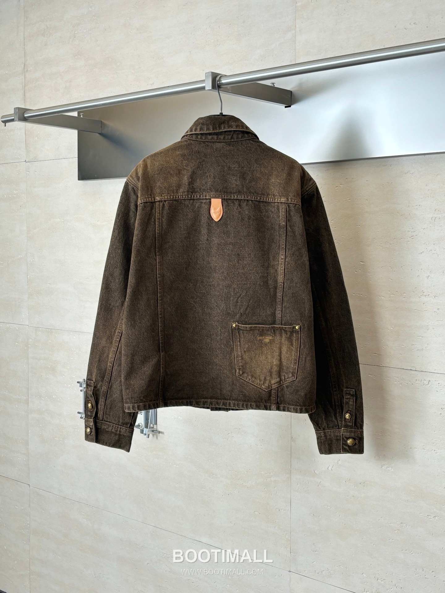 Louis Vuitton SS26 Sandwashed Denim Collared Jacket 루이비통 SS26 샌드워싱 데님 카라 재킷 7