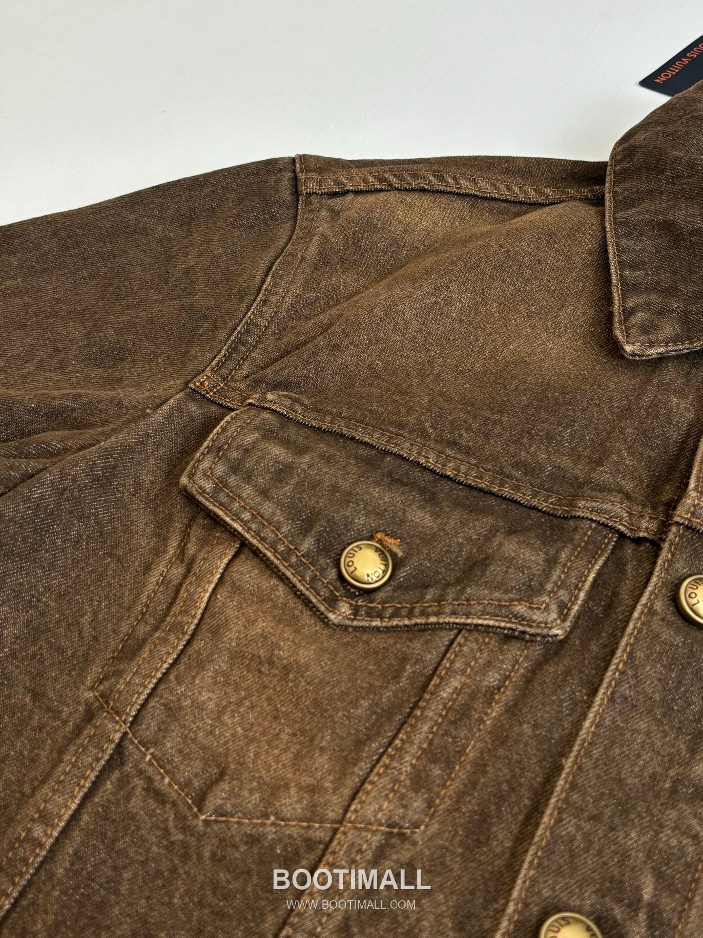 Louis Vuitton SS26 Sandwashed Denim Collared Jacket 루이비통 SS26 샌드워싱 데님 카라 재킷 9