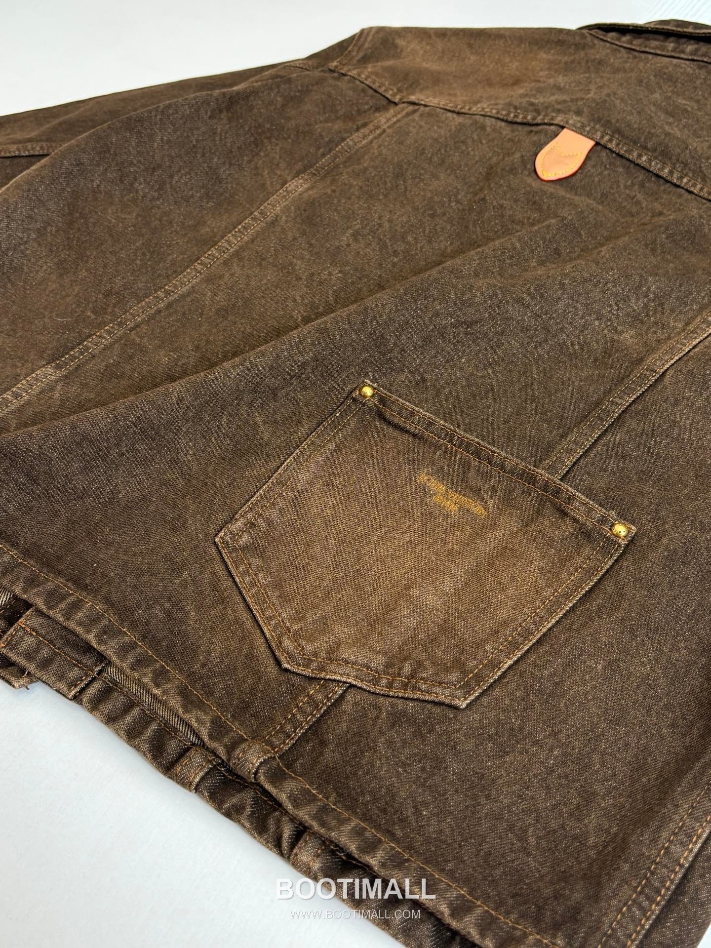 Louis Vuitton SS26 Sandwashed Denim Collared Jacket 루이비통 SS26 샌드워싱 데님 카라 재킷 14