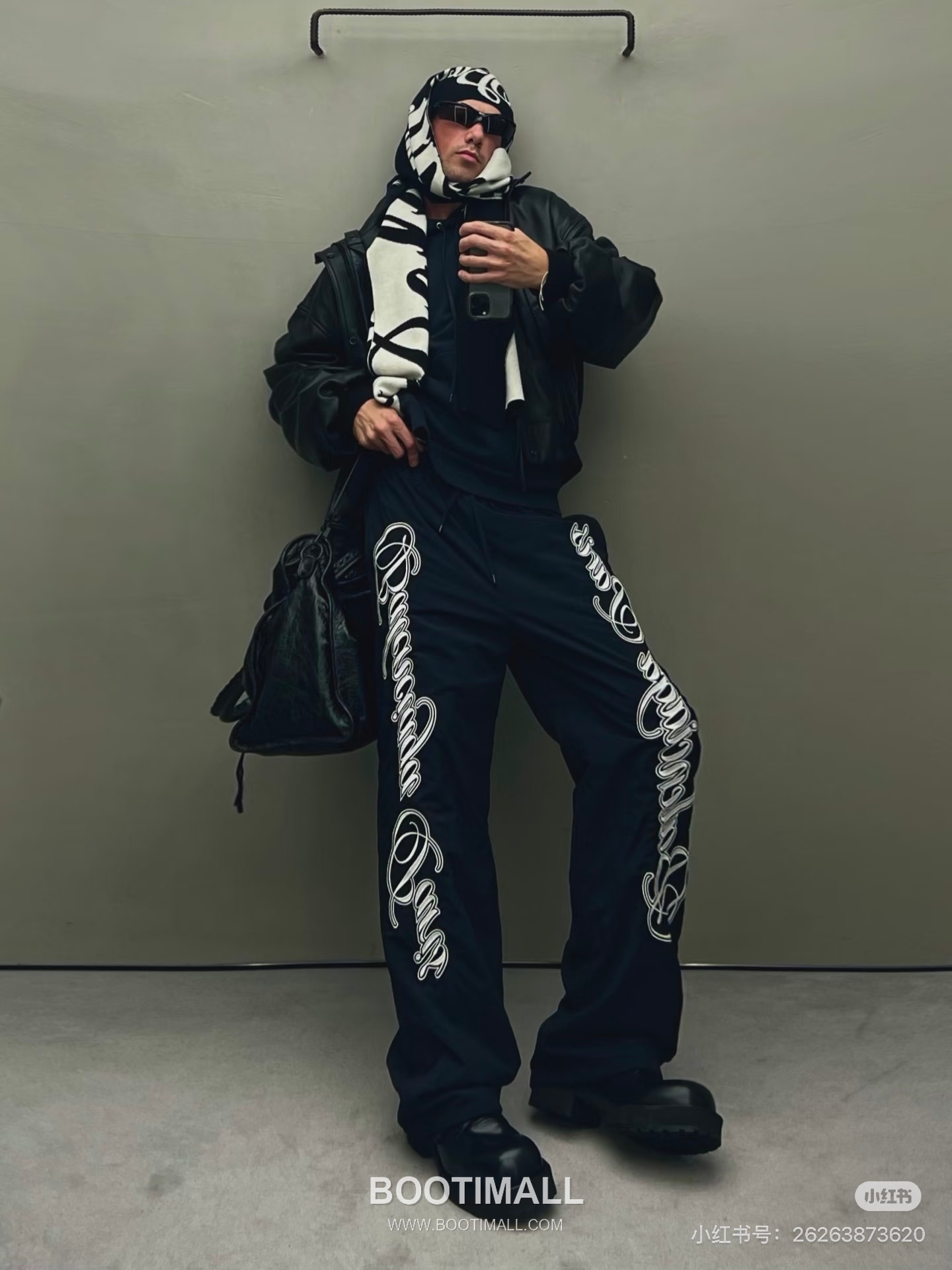 Balenciaga 3B Football Baggy Cotton Sweatpants 발렌시아가 3B 풋볼 배기 코튼 스웨트 팬츠 1