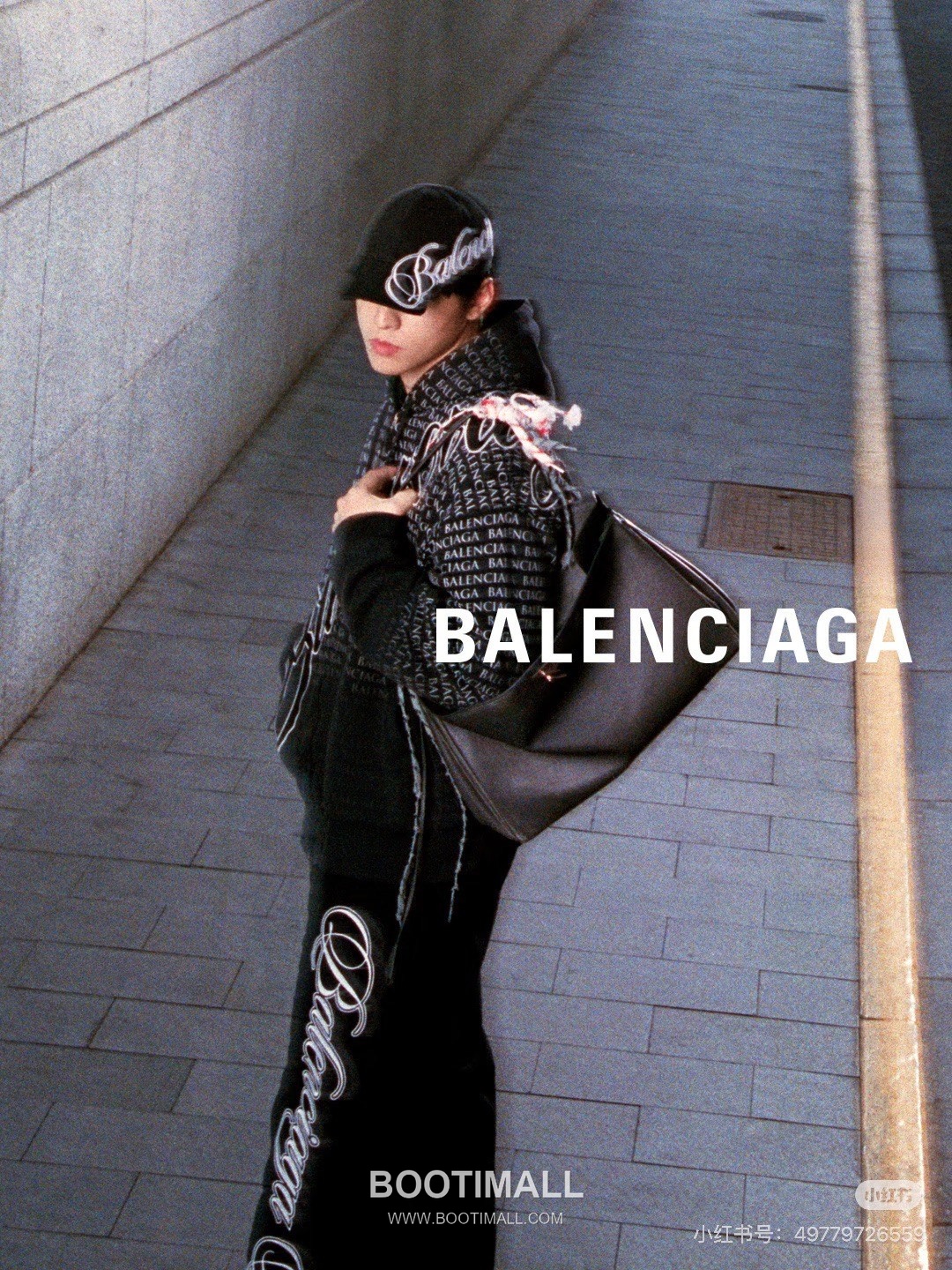 Balenciaga 3B Football Baggy Cotton Sweatpants 발렌시아가 3B 풋볼 배기 코튼 스웨트 팬츠 2