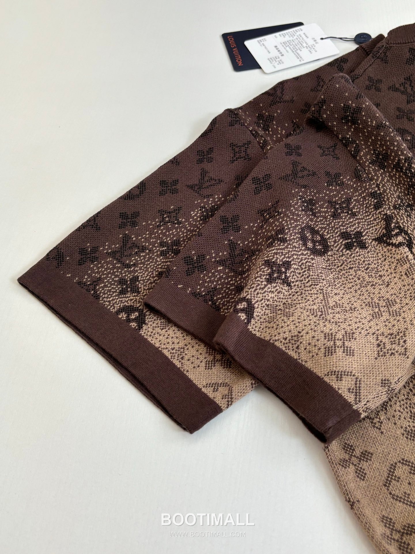 Louis Vuitton SS26 Gradient Monogram Jacquard Knit Short Sleeve T-Shirt 루이비통 SS26 그라데이션 모노그램 자카드 니트 반팔 티셔츠 13