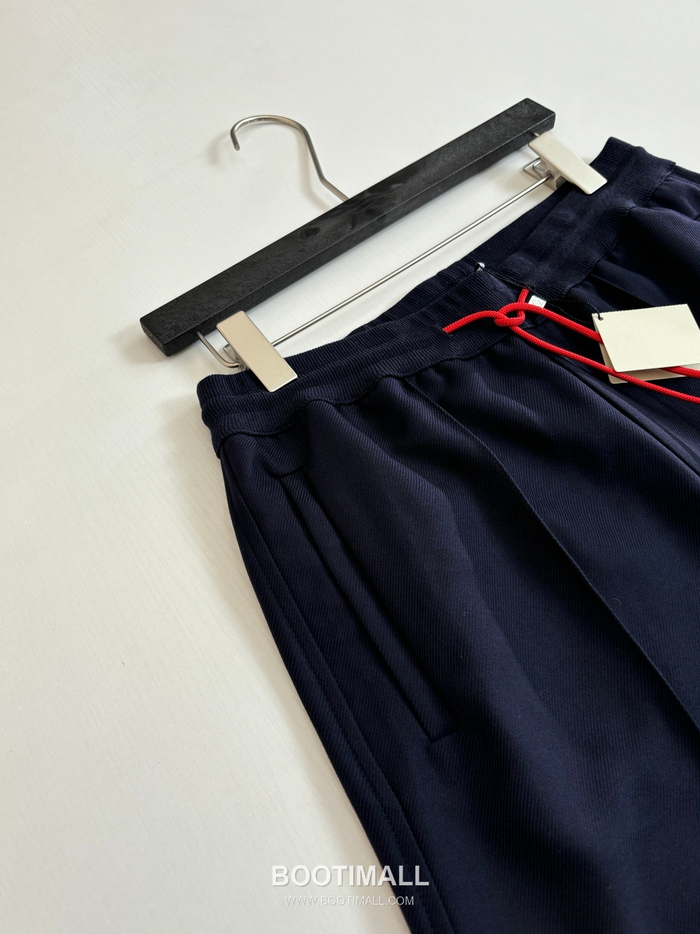 Loewe SS26 Contrast Embroidered Straight Leg Trousers 로에베 SS26 컬러블록 자수 스트레이트 팬츠 5