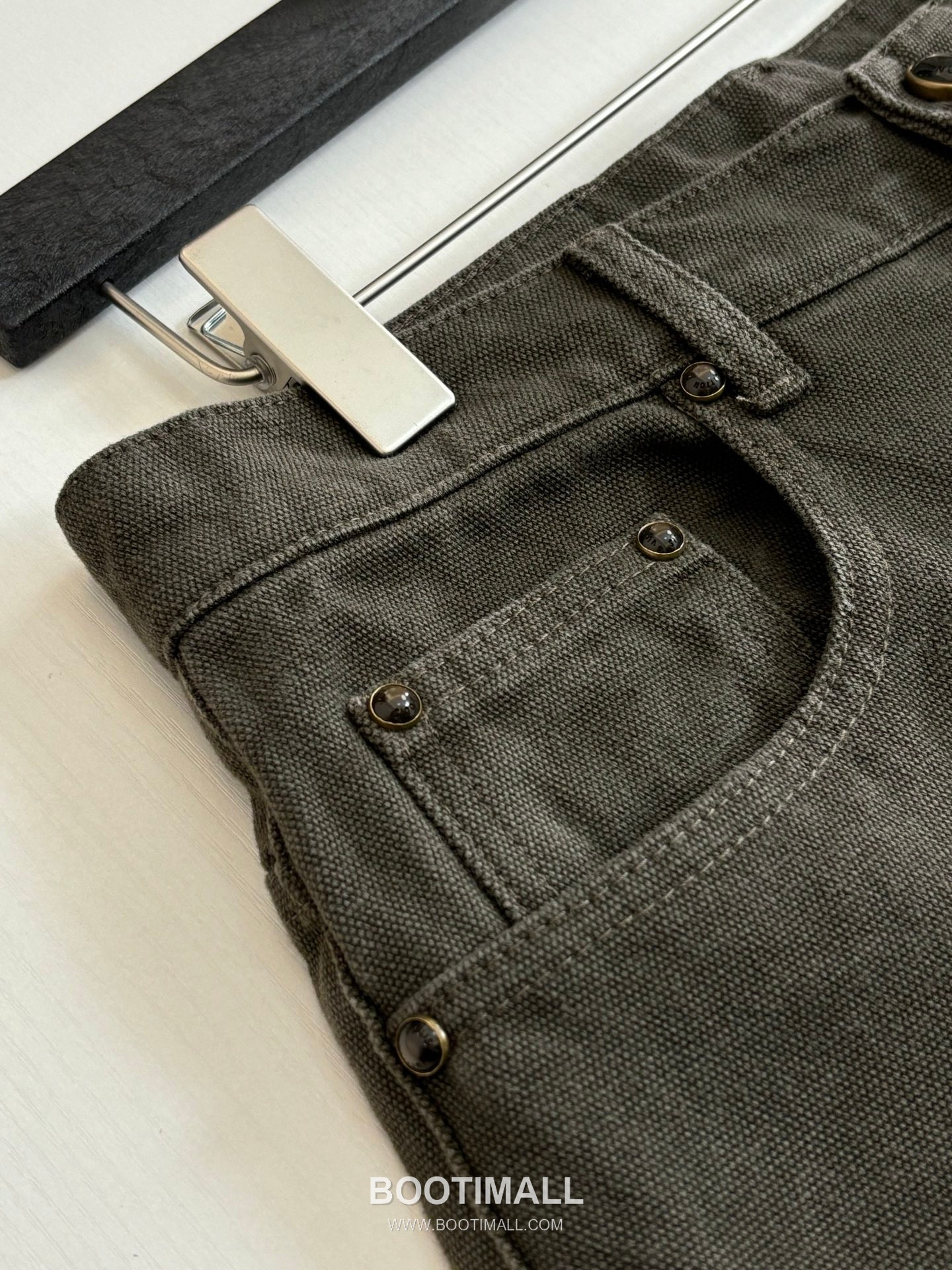 Louis Vuitton FW25 Monogram Waxed Turn-Up Canvas Denim Jeans 루이비통 FW25 모노그램 왁스 코팅 턴업 캔버스 데님 팬츠 9